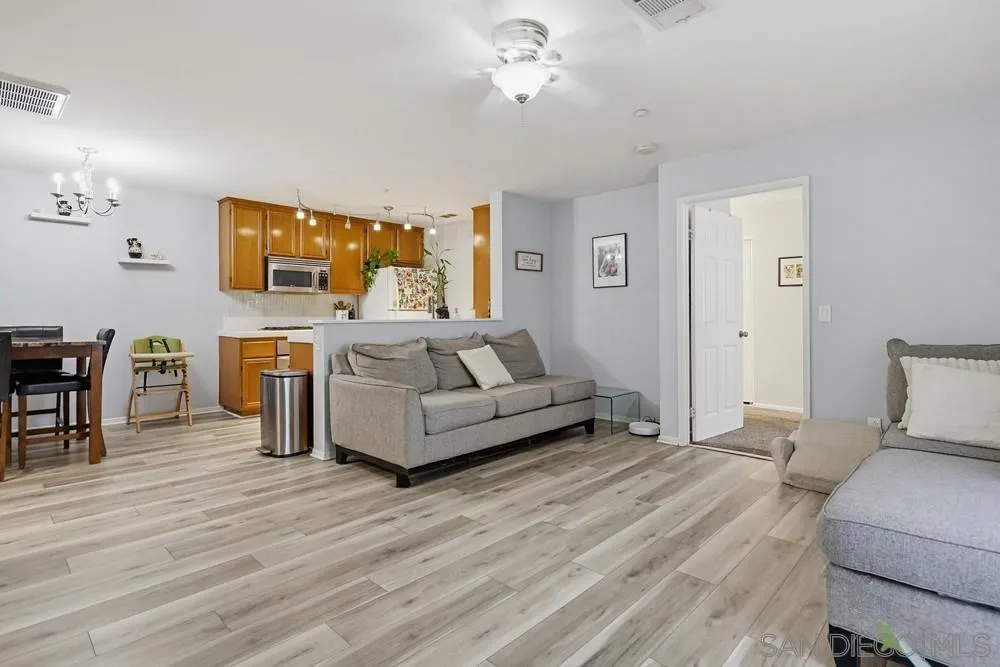 Photo #5: 260014121 Listing: Photo #5