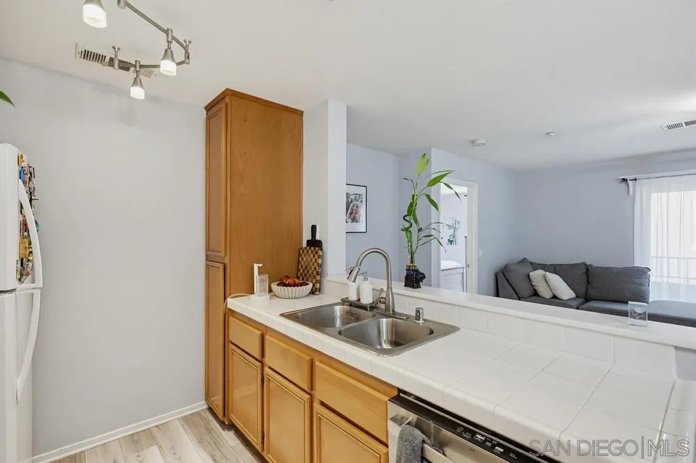 Photo #12: 260014121 Listing: Photo #12
