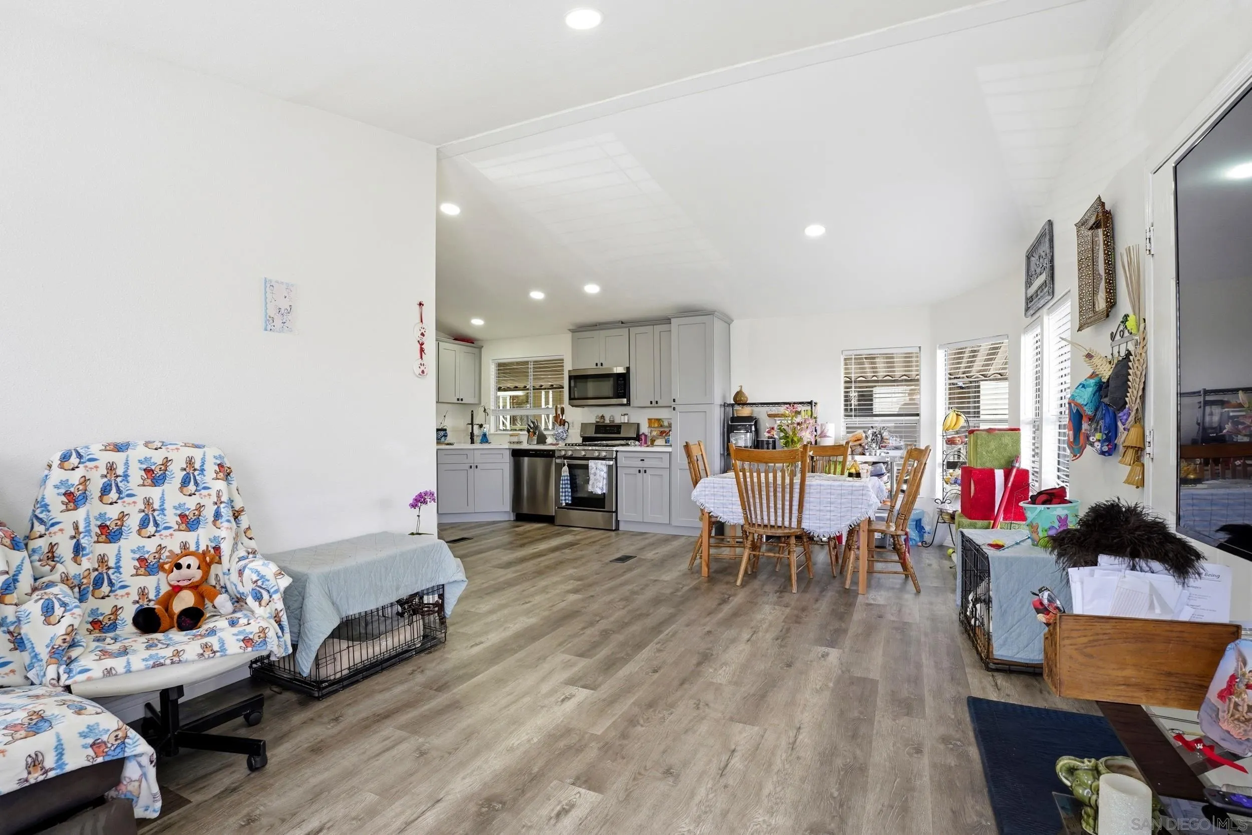 https://cdn.realtyfeed.com/cdn/127/260014123/153f22a83a4f3bba997425024d70681e.webp