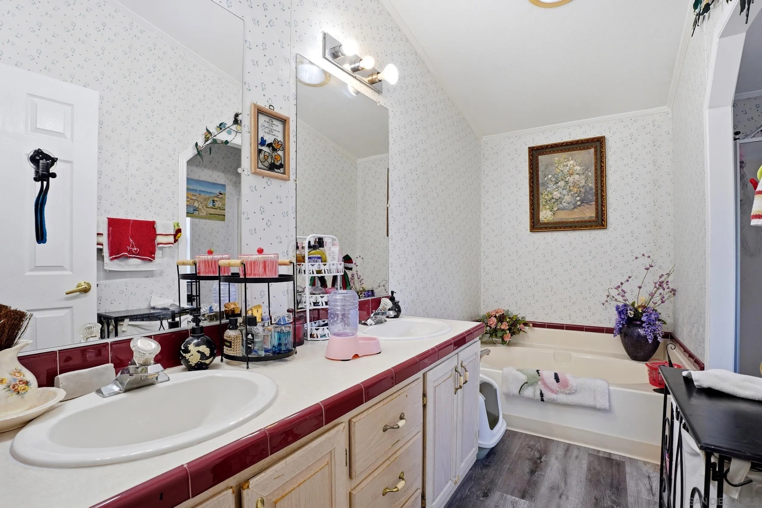 https://cdn.realtyfeed.com/cdn/127/260014123/ac27471bc1b065f593e668f099e8e65f.webp