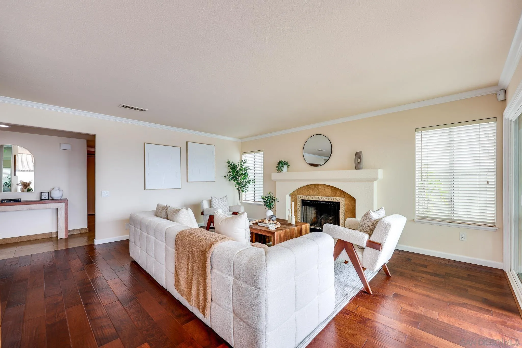 https://cdn.realtyfeed.com/cdn/127/260014128/23d04e6cc9cc1e195736ffd0318dfeea.webp