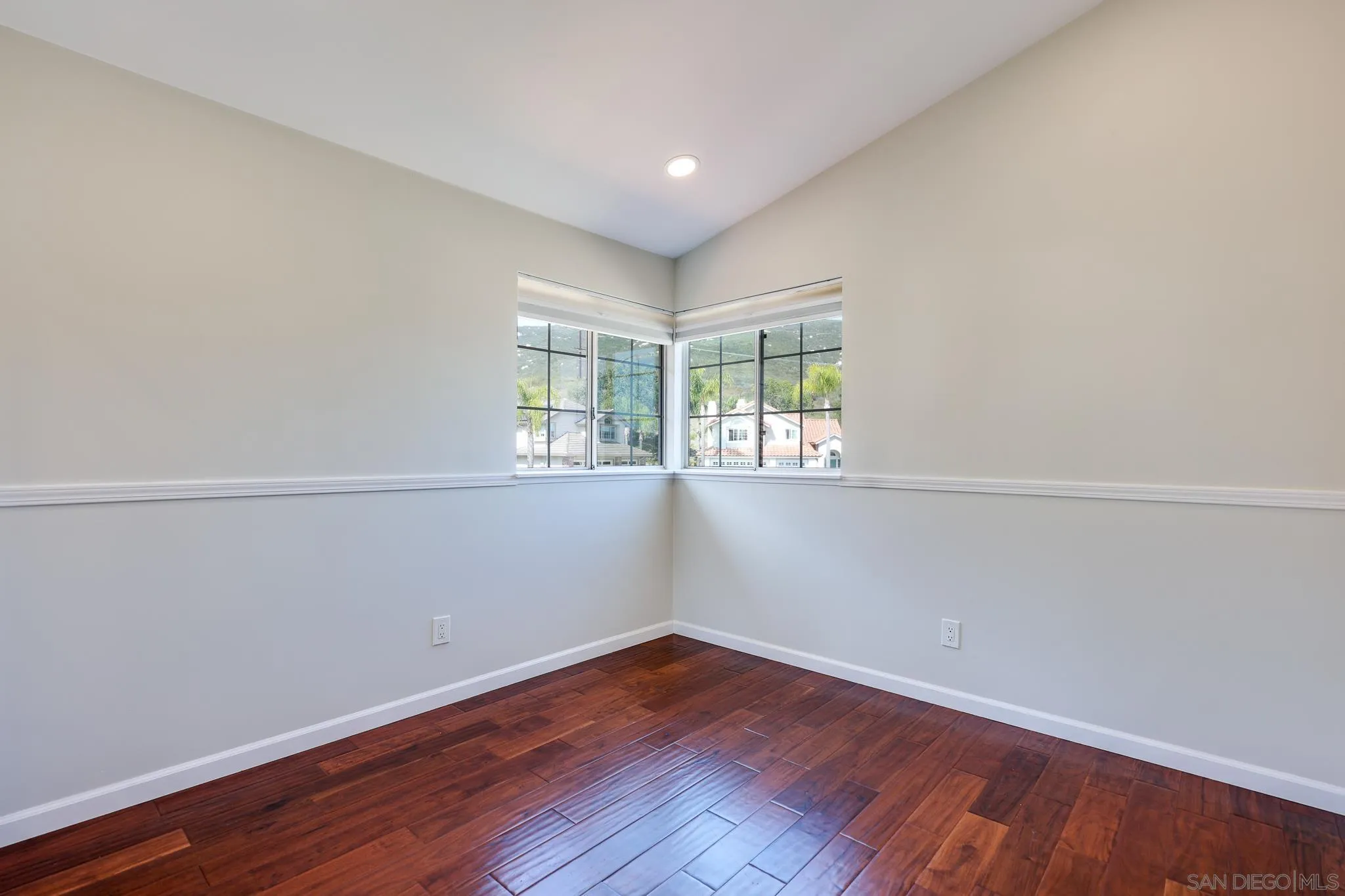 https://cdn.realtyfeed.com/cdn/127/260014128/65f8b07ca6f442ea04f1ff194590e0bc.webp