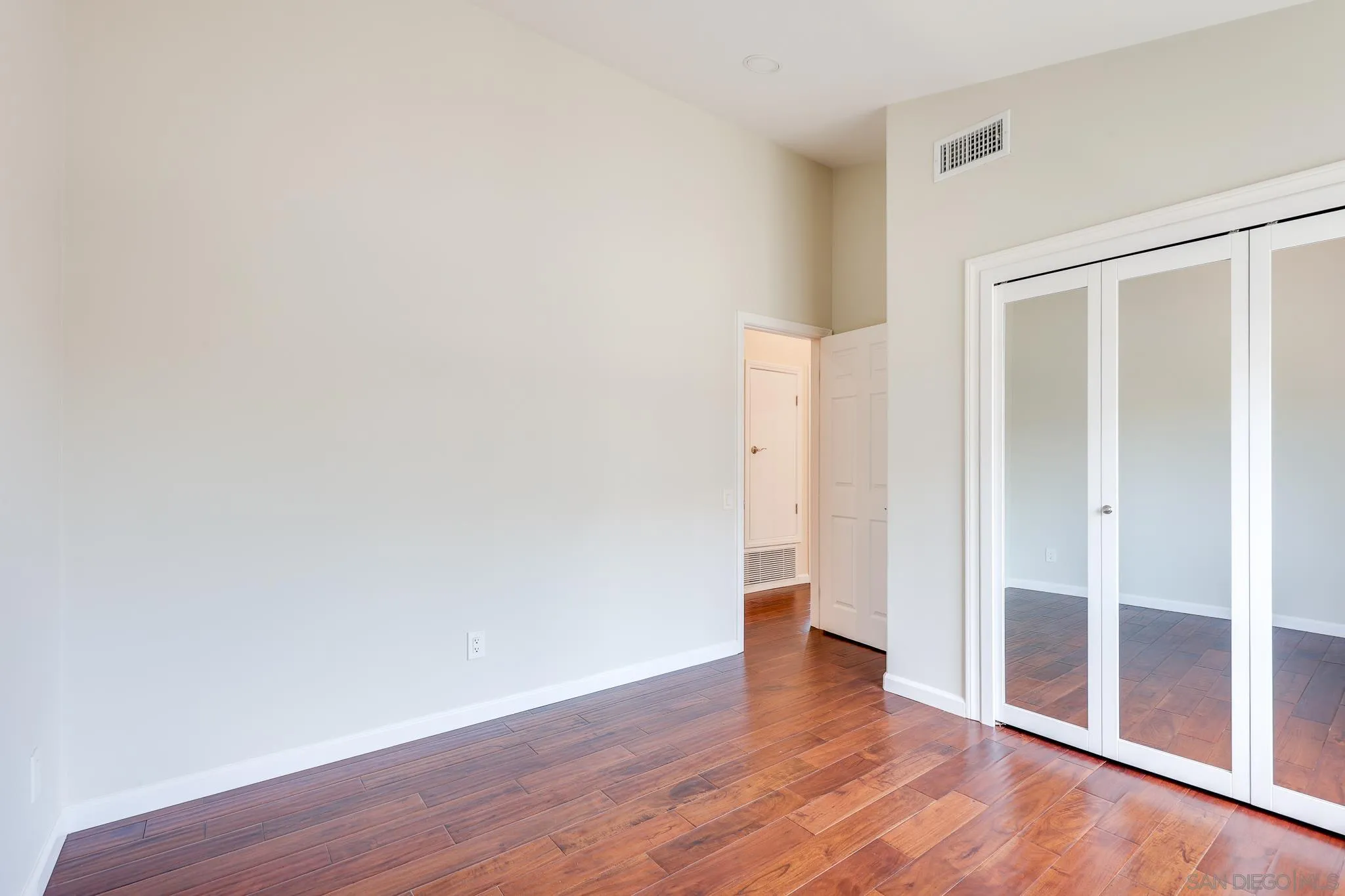 https://cdn.realtyfeed.com/cdn/127/260014128/6b98384397ae2de58b990a9d0f55eef7.webp