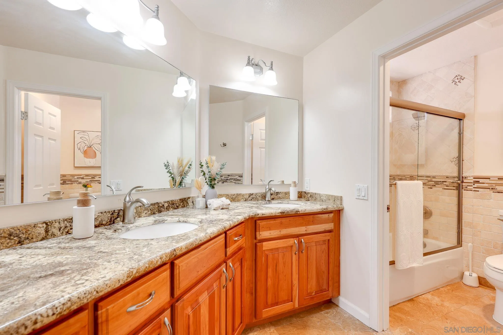https://cdn.realtyfeed.com/cdn/127/260014128/9f78f9f26d1edfecd098ff44ff040ab8.webp