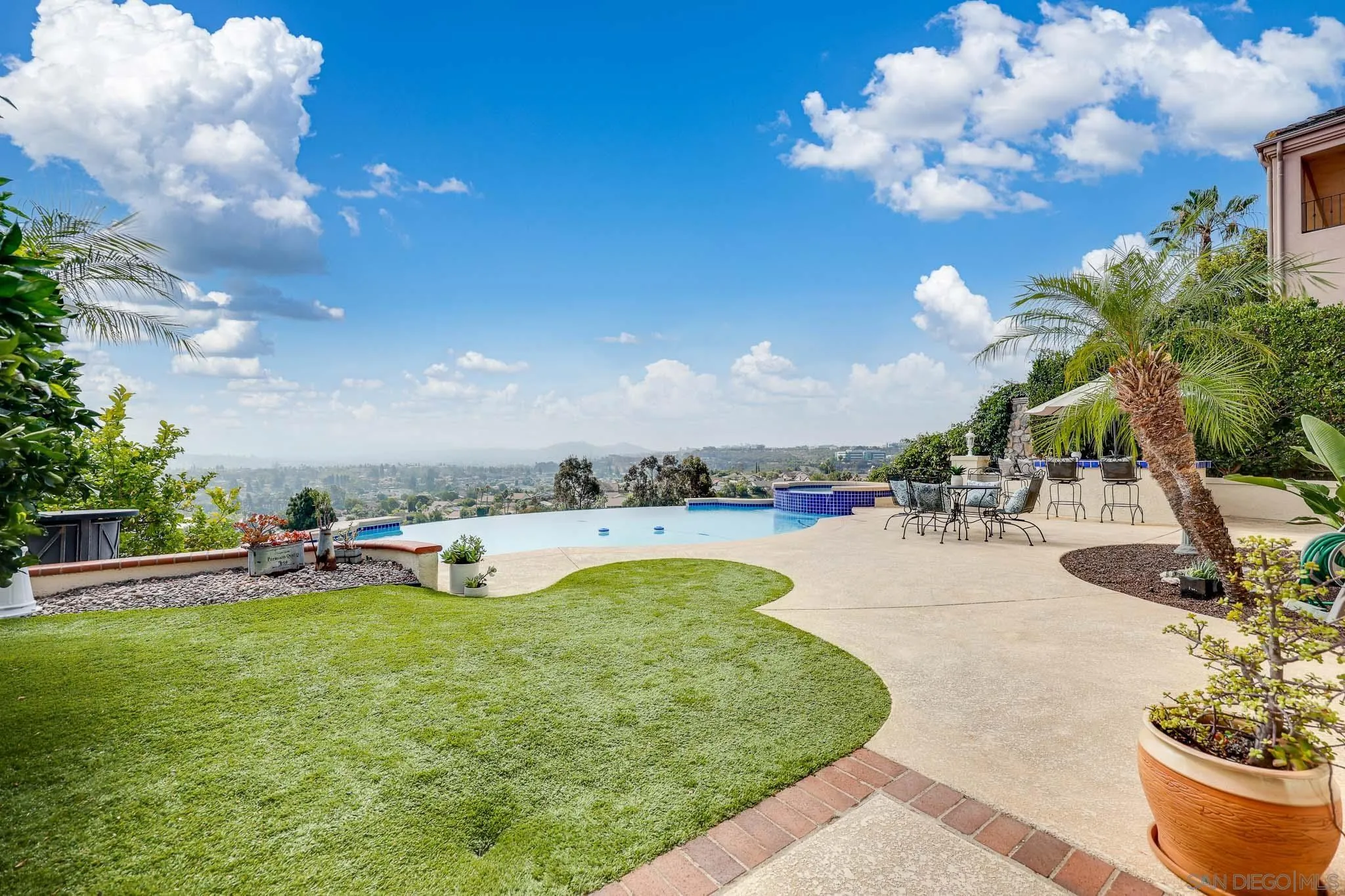 https://cdn.realtyfeed.com/cdn/127/260014128/a852f5af709040220037f9fba63cbcb7.webp
