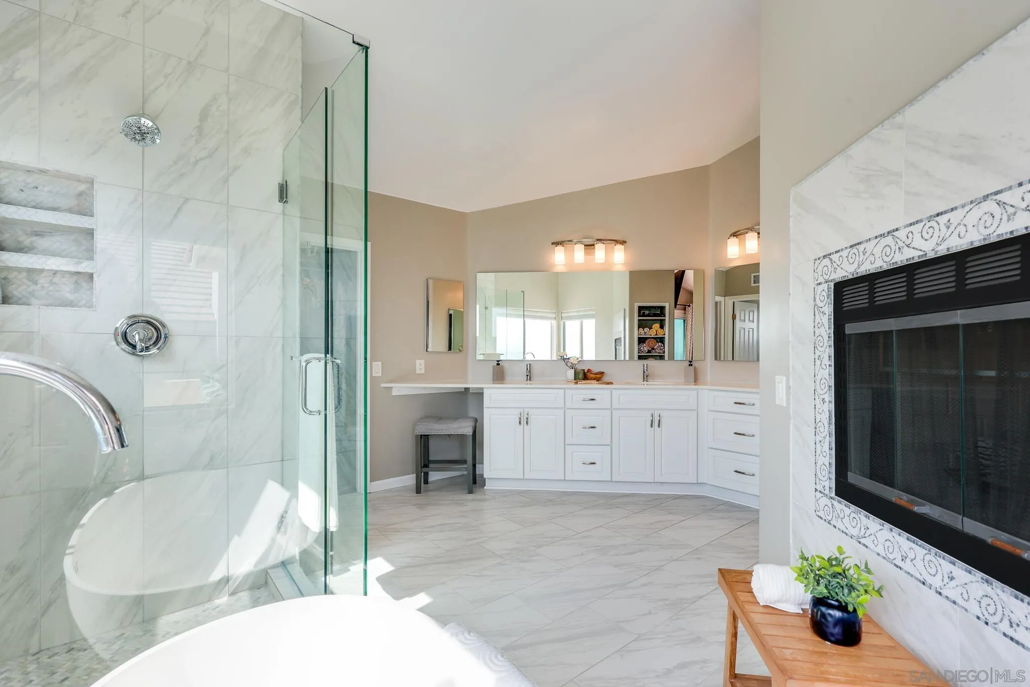 https://cdn.realtyfeed.com/cdn/127/260014128/e7fb31b33d61871e37cb4b9174ff7ea8.webp