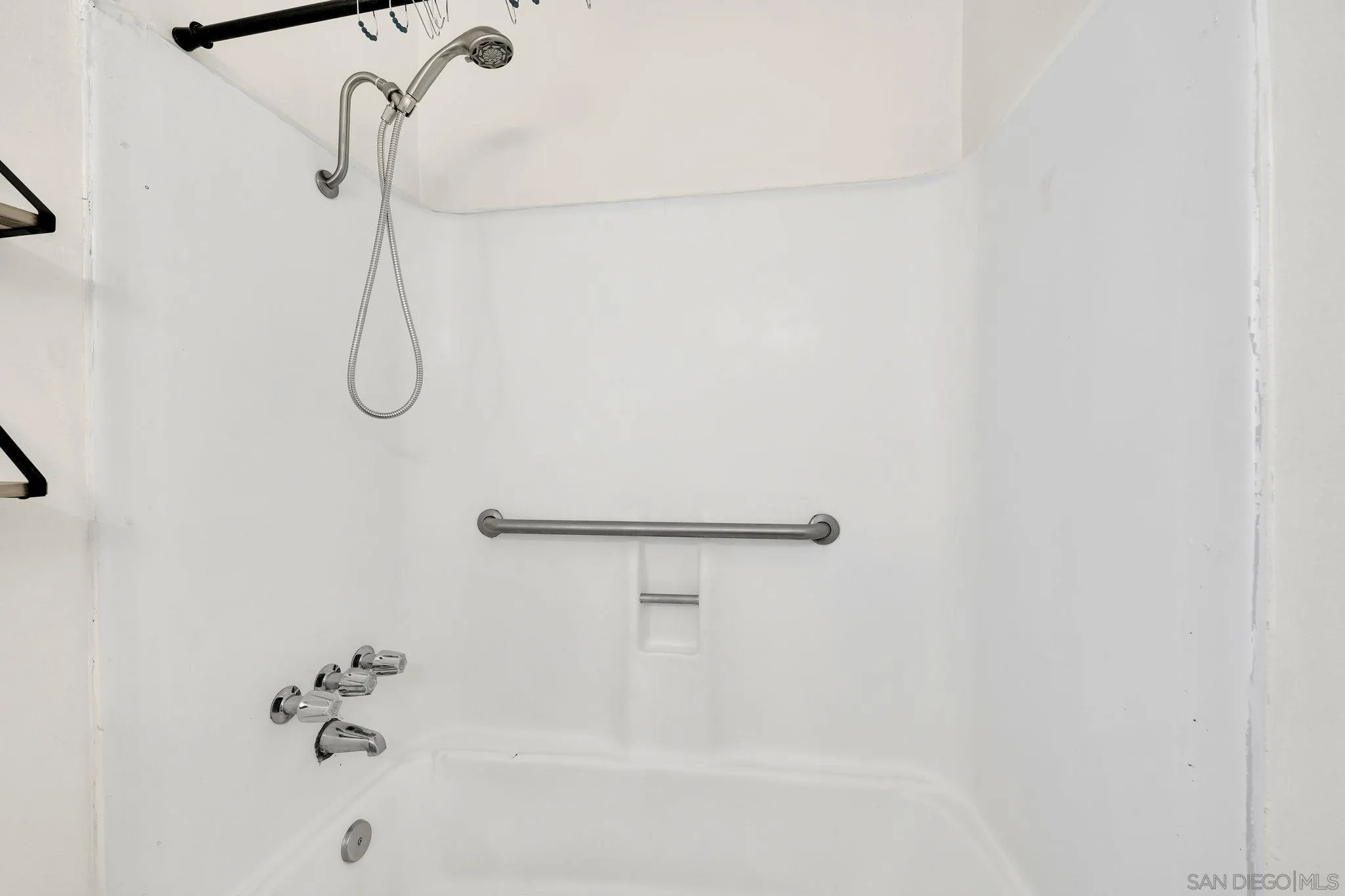 https://cdn.realtyfeed.com/cdn/127/260014131/24442d4549a67de2e8cc750fb9ddff6c.webp