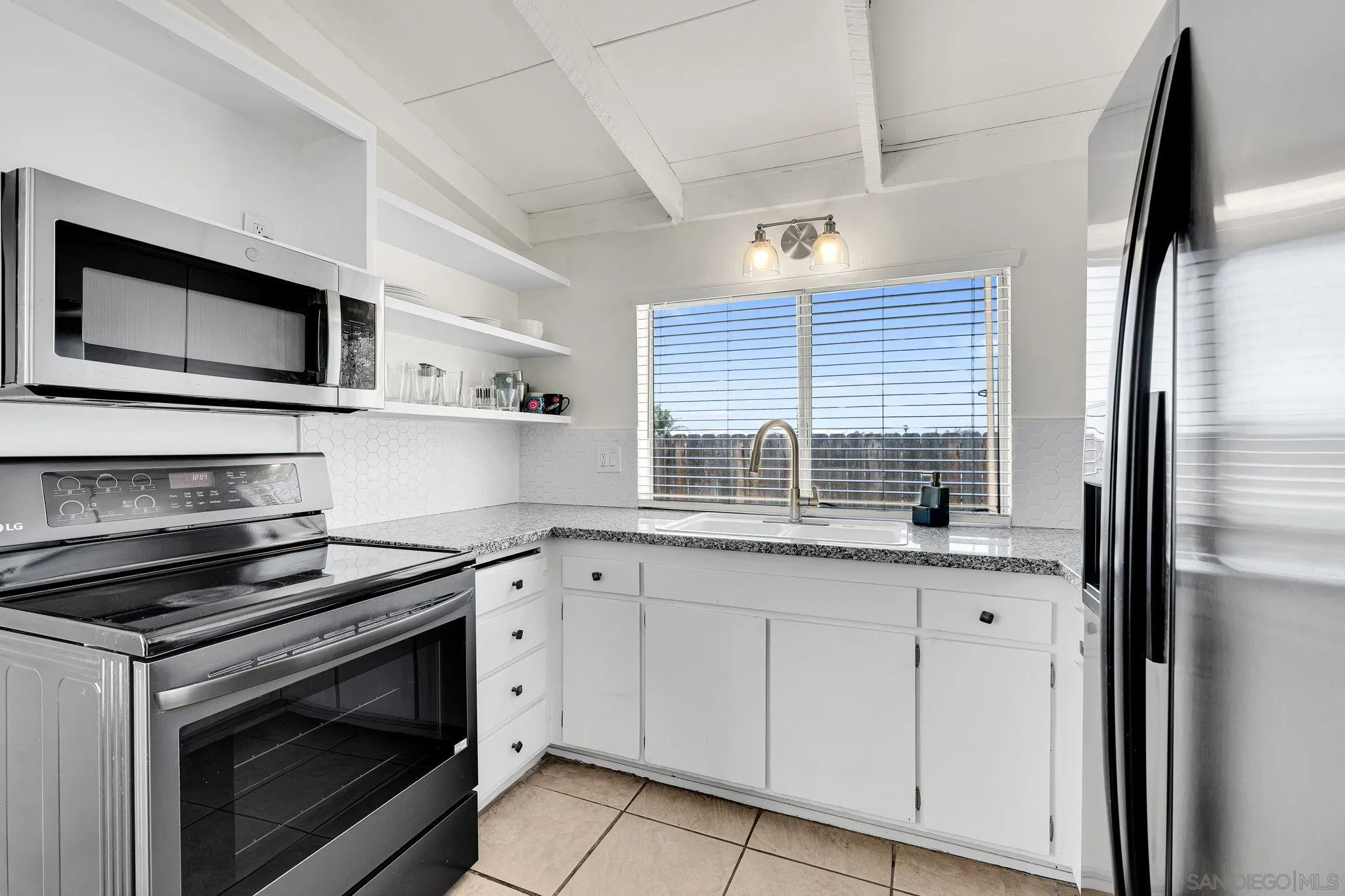 https://cdn.realtyfeed.com/cdn/127/260014131/45b16d50d3f6fb2d6ee42fb086302f31.webp