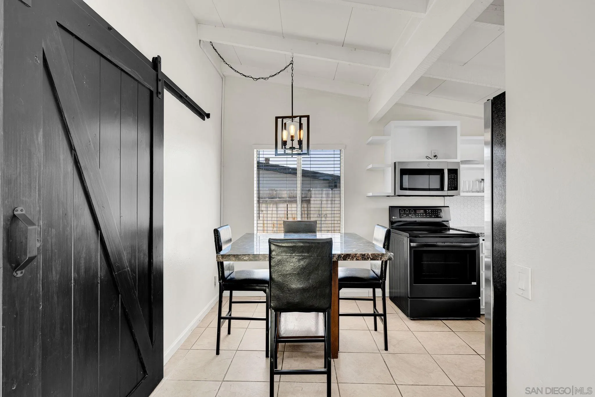 https://cdn.realtyfeed.com/cdn/127/260014131/d3688f55ab761aeffcd64724744b2c39.webp