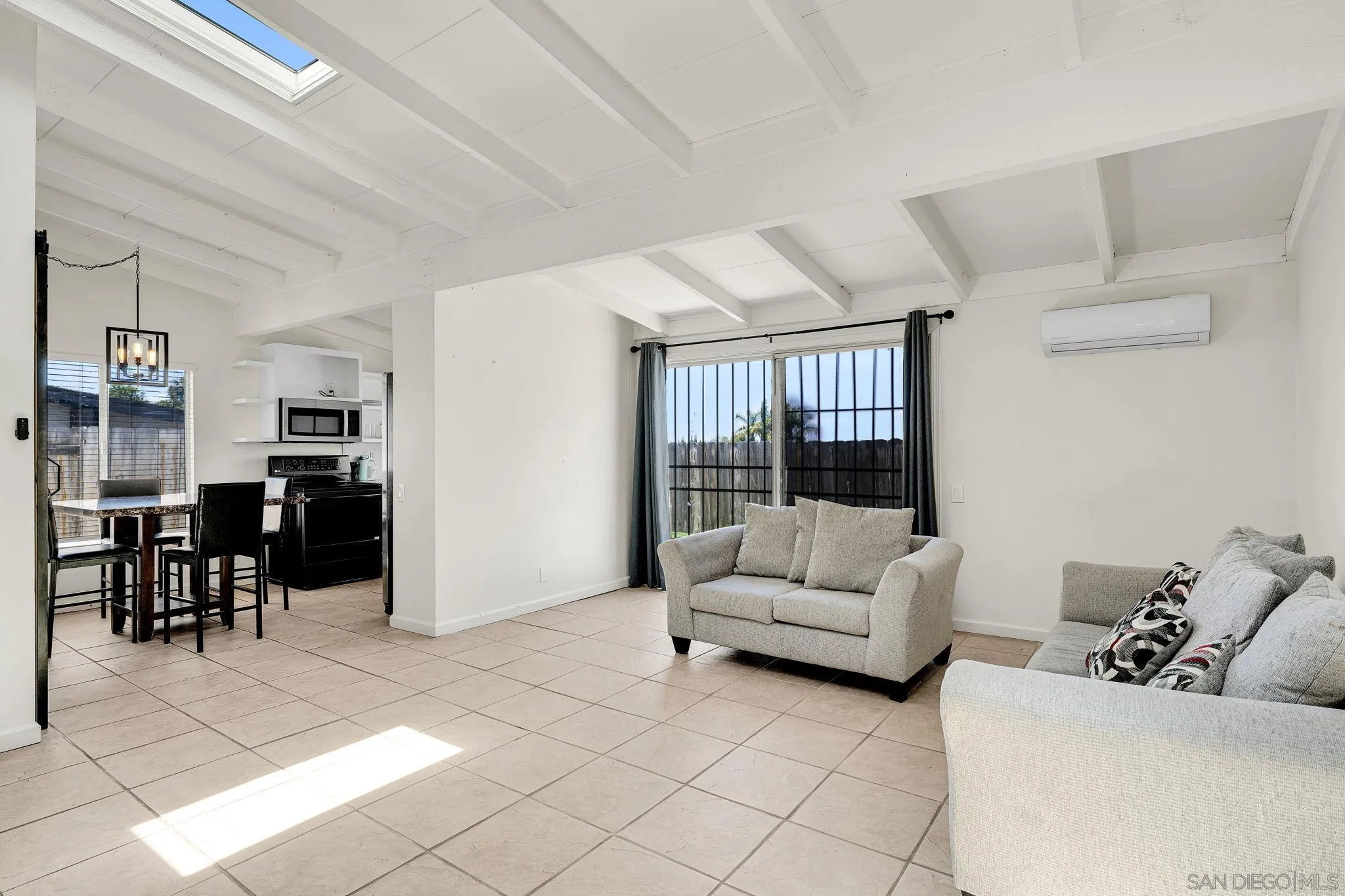 https://cdn.realtyfeed.com/cdn/127/260014131/e25e76fb1377214839eee2ce335646e5.webp