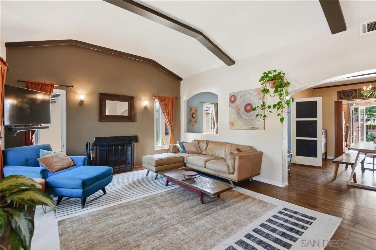 https://cdn.realtyfeed.com/cdn/127/260014133/d9c5f1b5e4ce473a30b0c7be00ff639a.webp