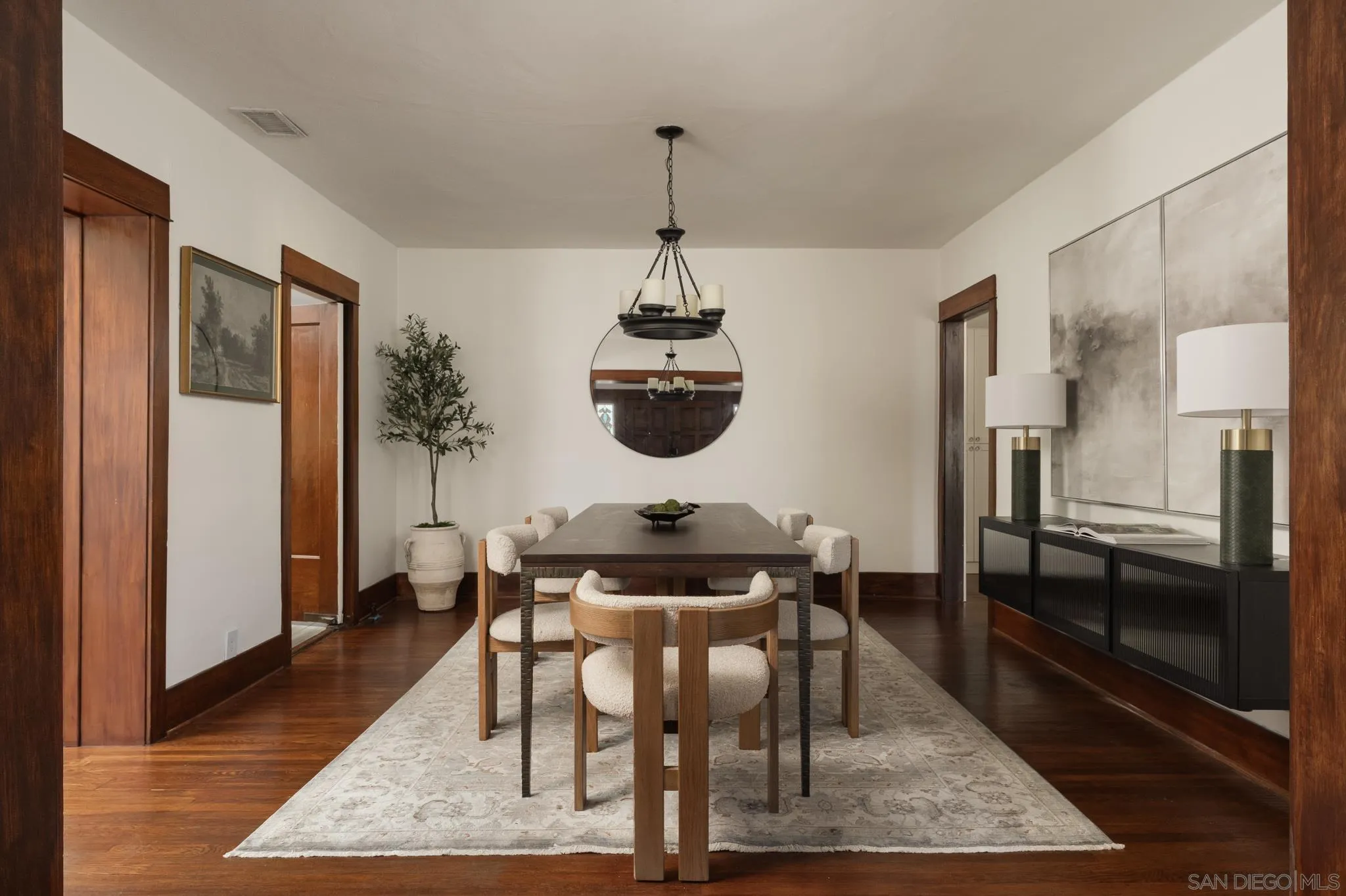 https://cdn.realtyfeed.com/cdn/127/260014136/e20d1f915b2af7eef6448bf7e924e4a2.webp