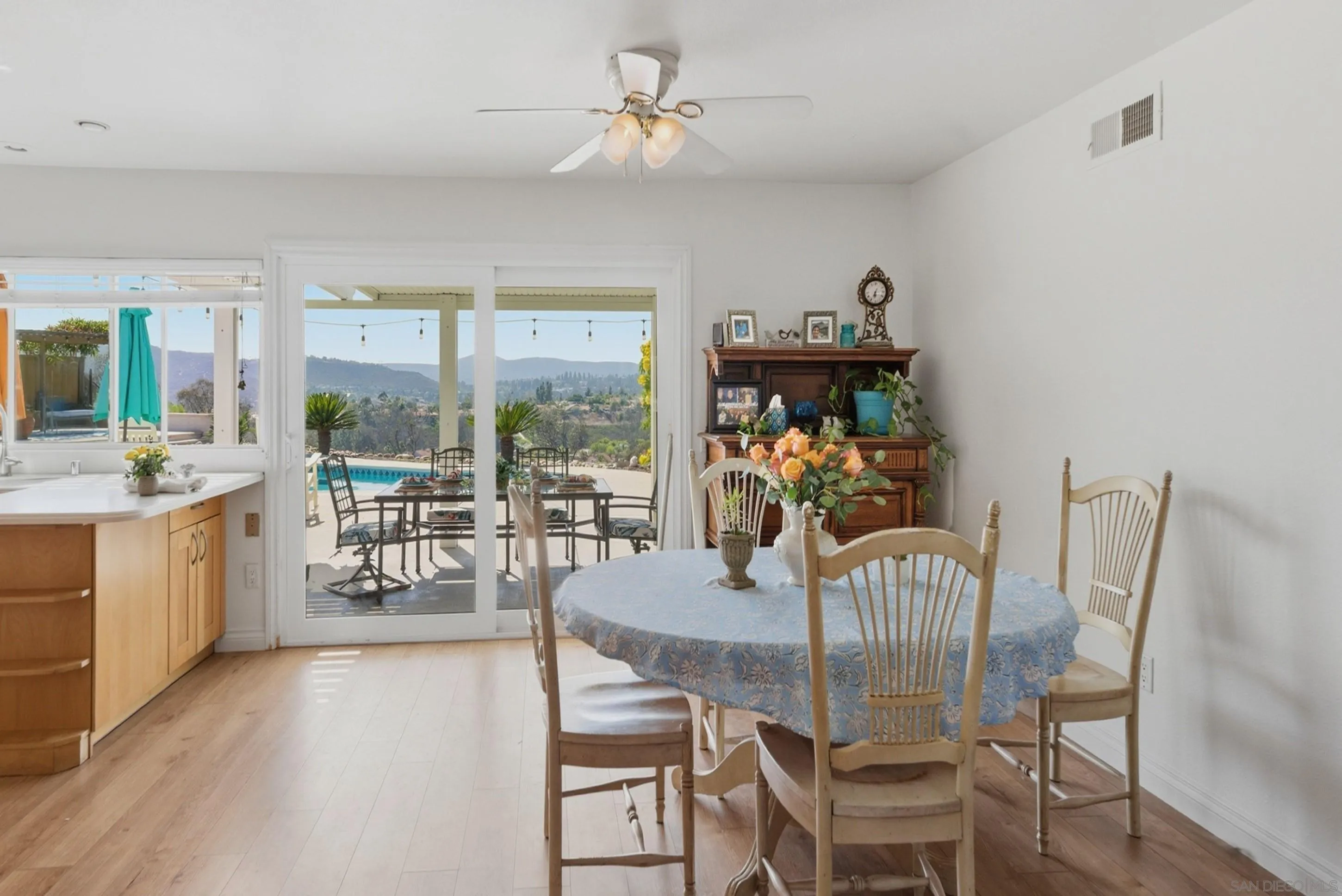 https://cdn.realtyfeed.com/cdn/127/260014144/448627e3f06e898cbffd6e6672e1a0a0.webp