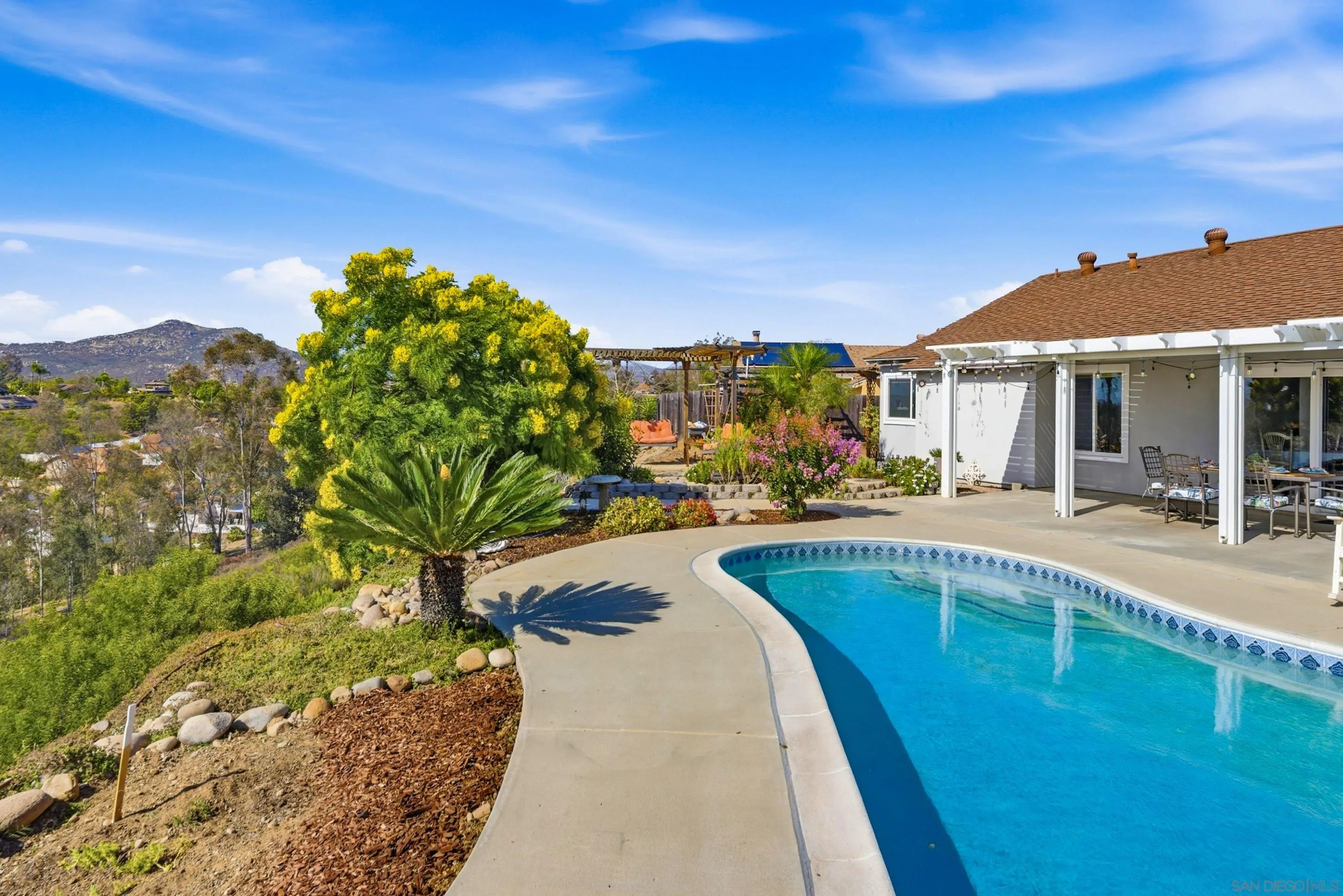 https://cdn.realtyfeed.com/cdn/127/260014144/749fa87752bcce49aa84a0d628460867.webp