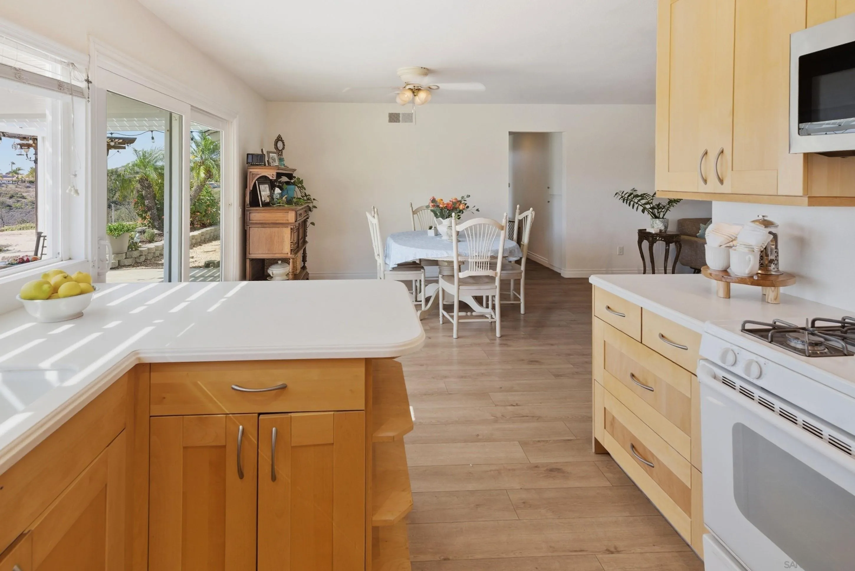 https://cdn.realtyfeed.com/cdn/127/260014144/d8c6a2cd626207f048143c763f766f76.webp