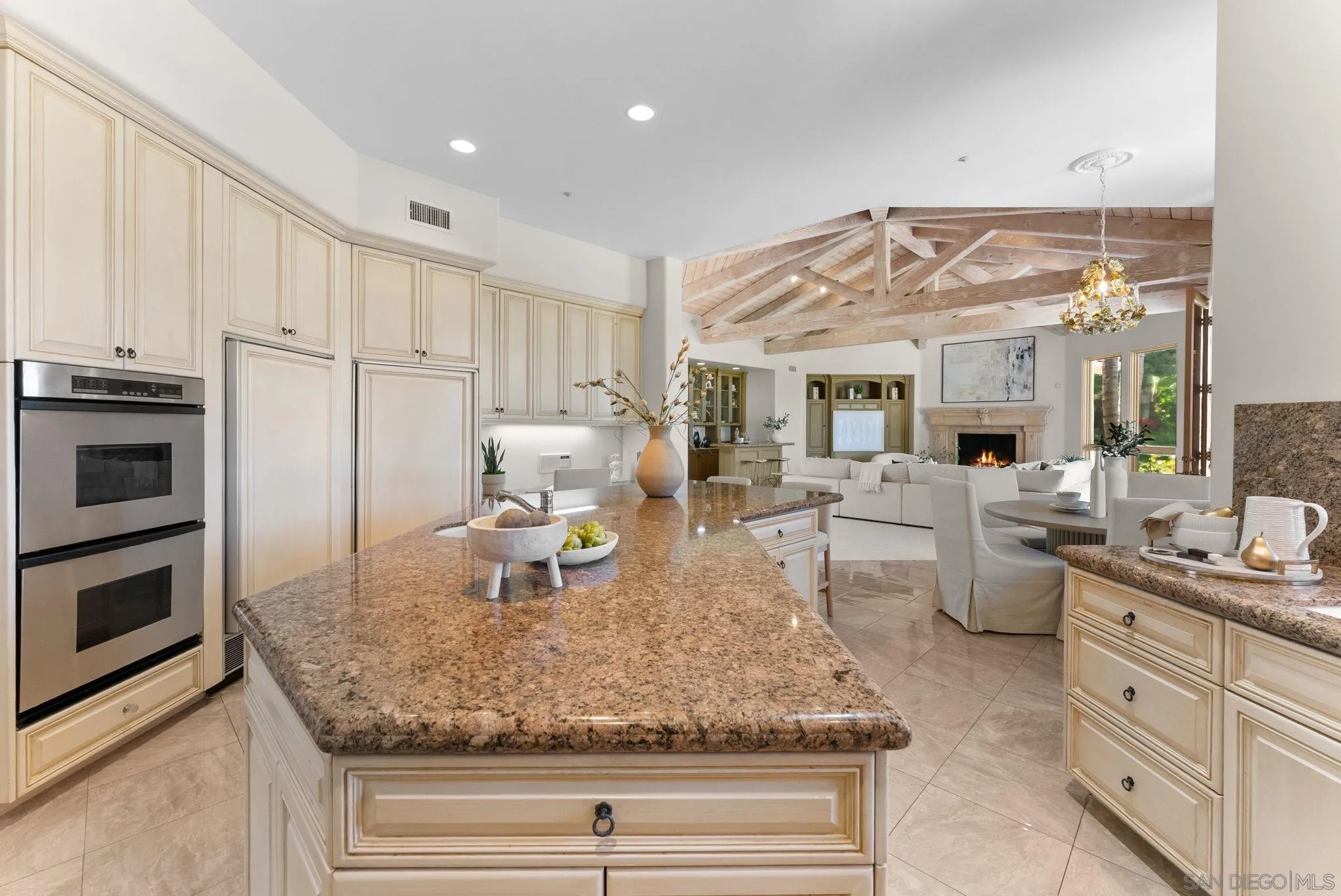 https://cdn.realtyfeed.com/cdn/127/260014145/28ec1d18e9ddb8692b9b717737e43dd3.webp