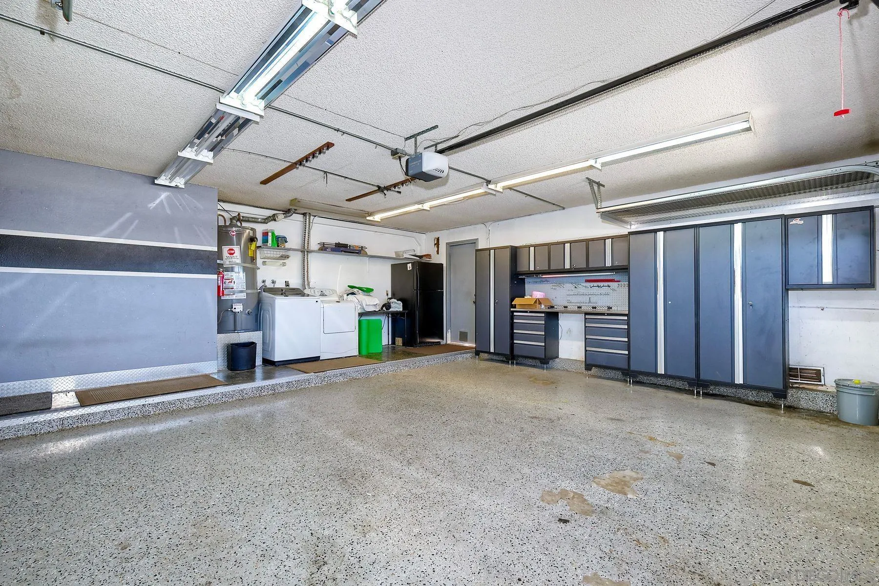 https://cdn.realtyfeed.com/cdn/127/260014146/146e480a5eb3434fa85325f6e7b72451.webp