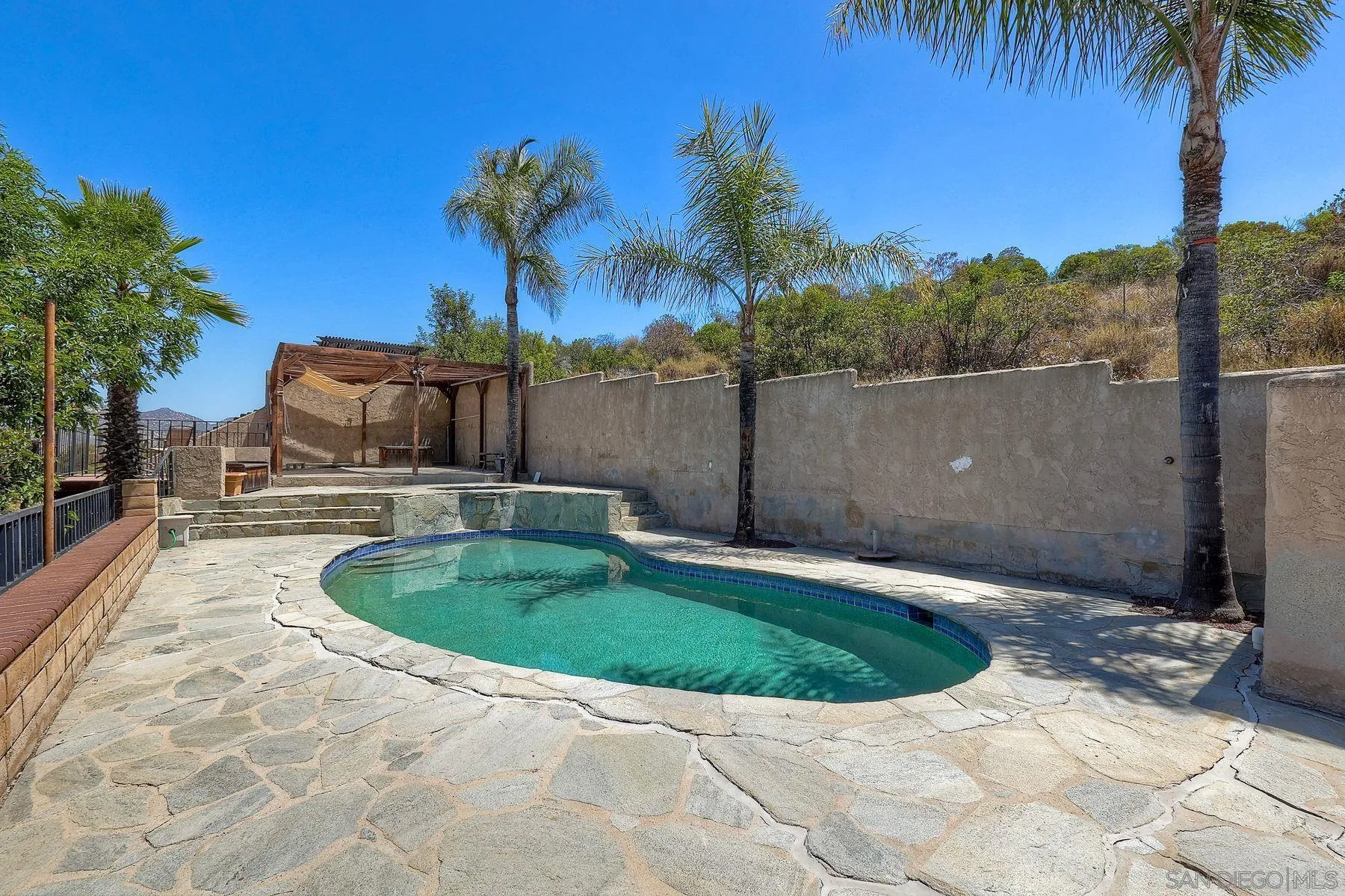 https://cdn.realtyfeed.com/cdn/127/260014146/54bfce284393564448d9b3a667fb46ca.webp