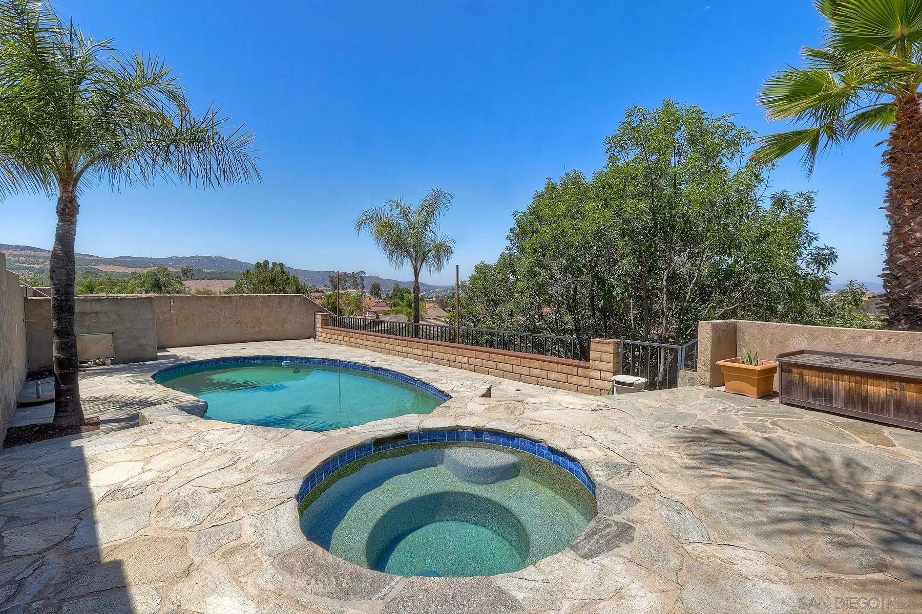 https://cdn.realtyfeed.com/cdn/127/260014146/5eeef67cf44a09ac0e6ec6670ab04d5c.webp
