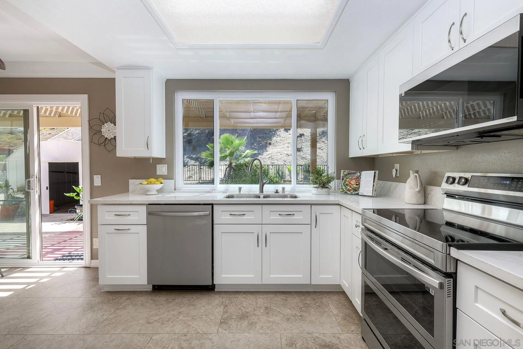 https://cdn.realtyfeed.com/cdn/127/260014146/7564bdb5c22cd7e8adfe5a27b27fa063.webp