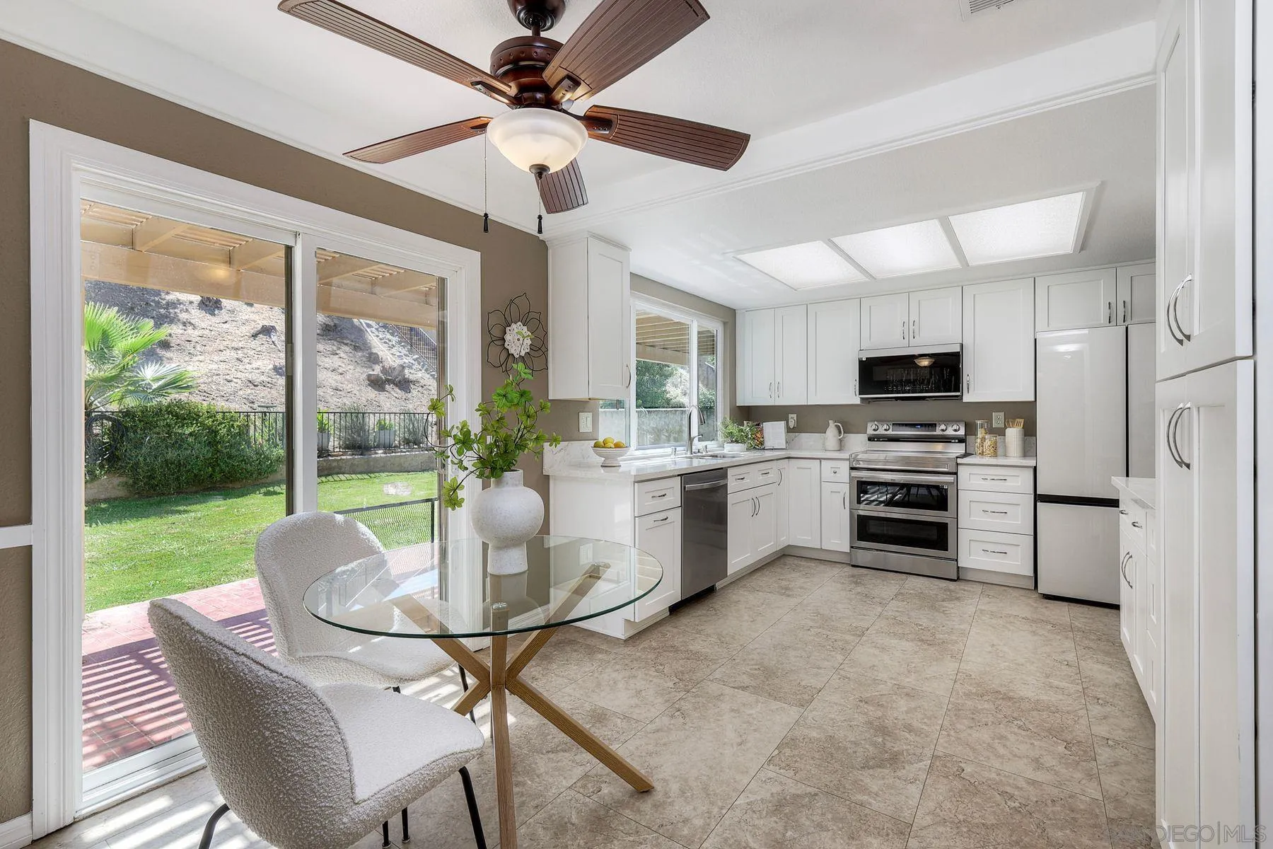 https://cdn.realtyfeed.com/cdn/127/260014146/9e796f1f6ff593b98078d64b7930eb62.webp