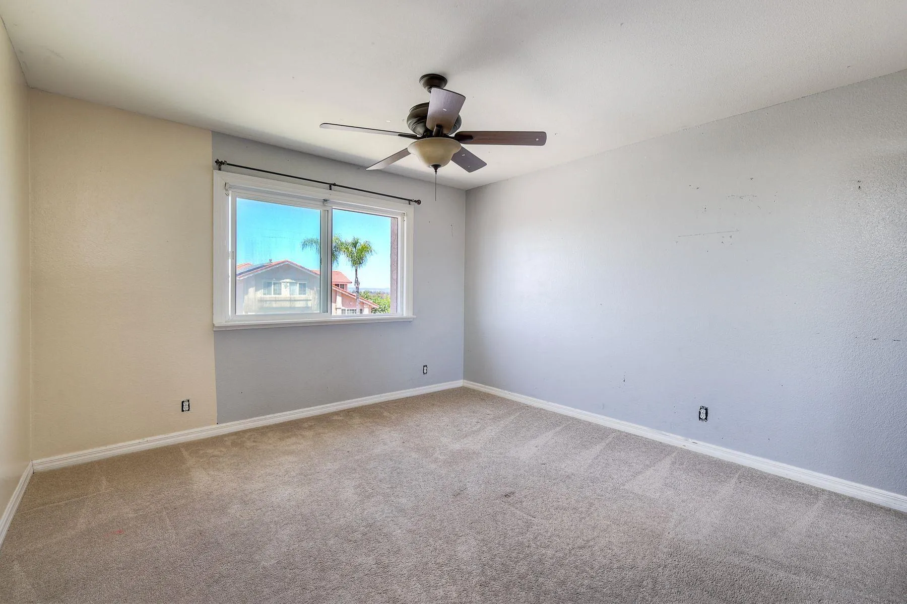 https://cdn.realtyfeed.com/cdn/127/260014146/b1e2e6b3f725bb06aad79adfd9378912.webp