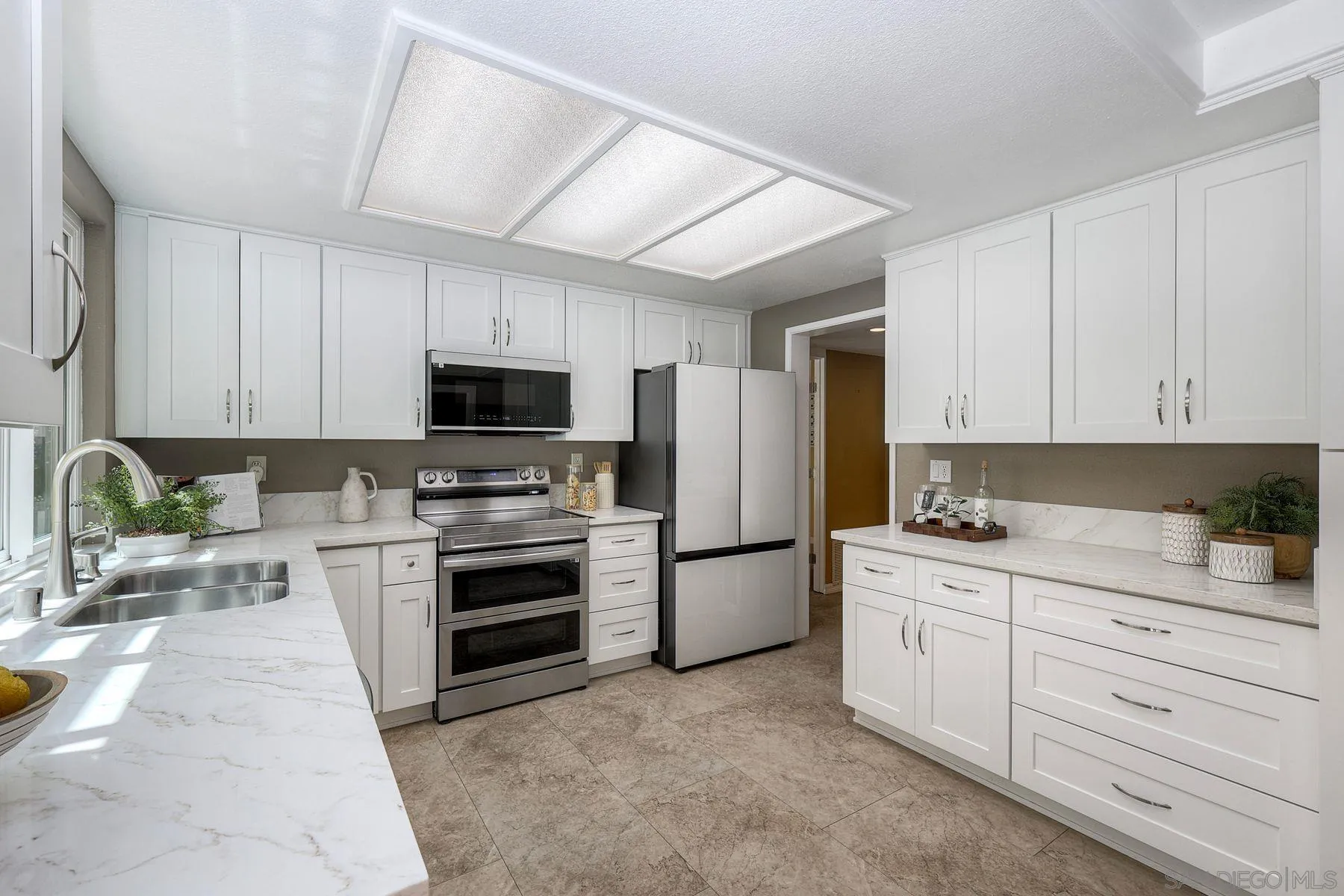 https://cdn.realtyfeed.com/cdn/127/260014146/d37d187f7c5435398596aae763f50e79.webp