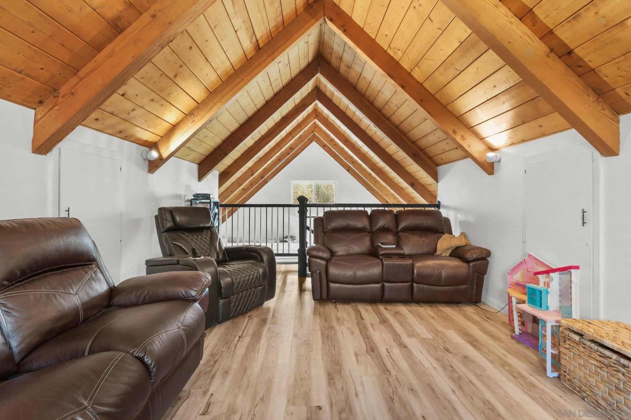 https://cdn.realtyfeed.com/cdn/127/260014147/0e3f489361df9b9b41b130c139918492.webp