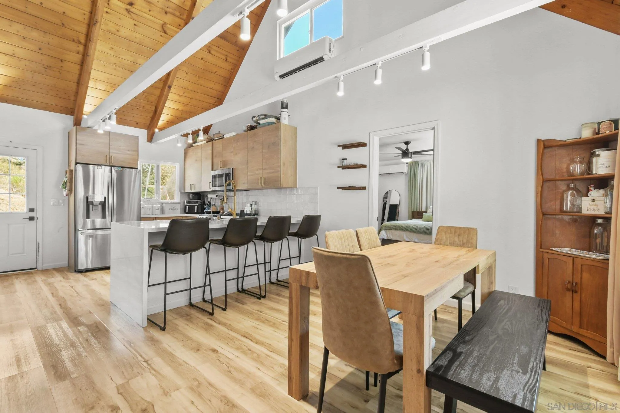 https://cdn.realtyfeed.com/cdn/127/260014147/11275bd542b0b2c81d114e0ff4cb739f.webp