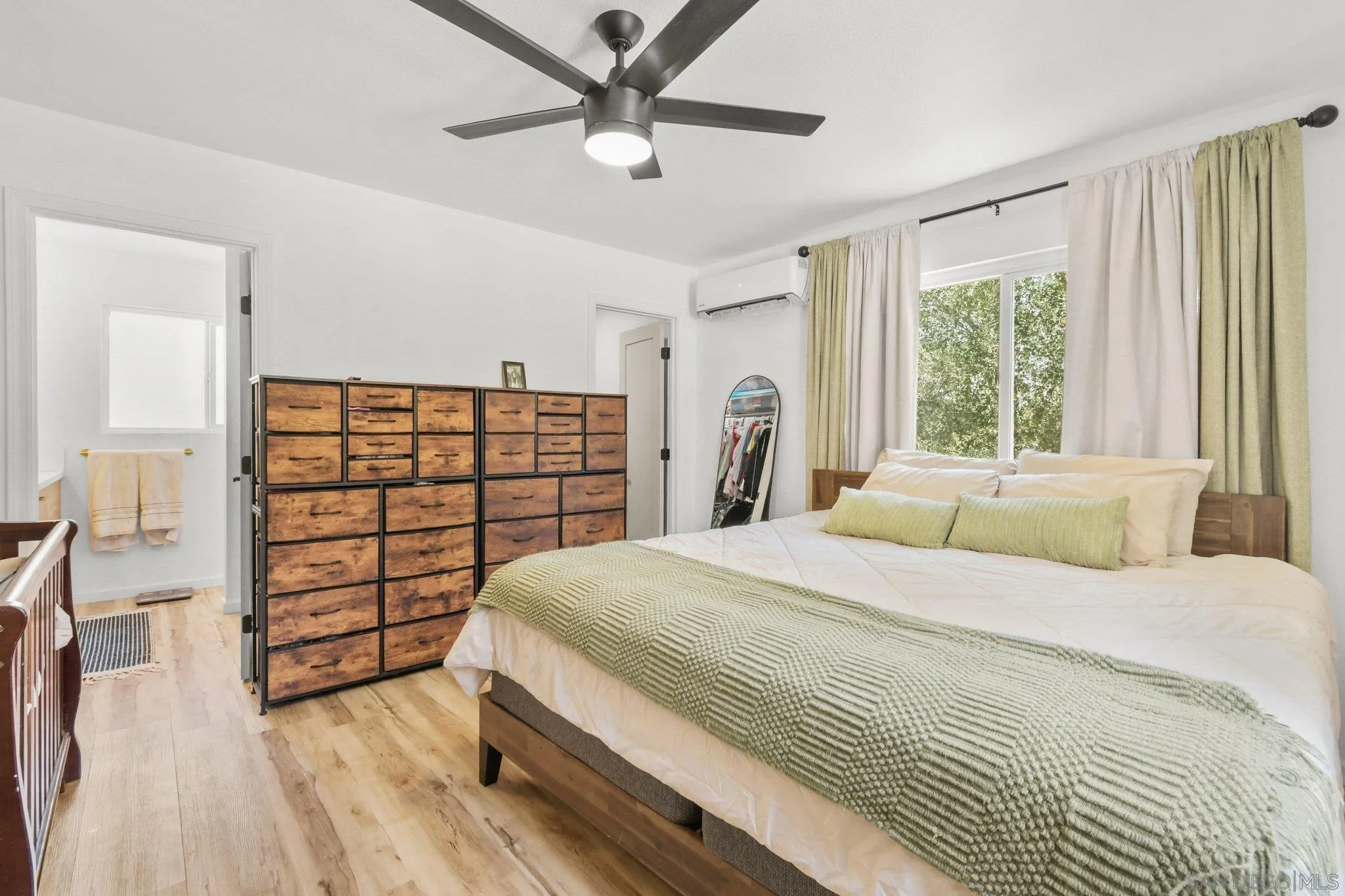 https://cdn.realtyfeed.com/cdn/127/260014147/7bf697260406182ea4b1e10ad8573c68.webp