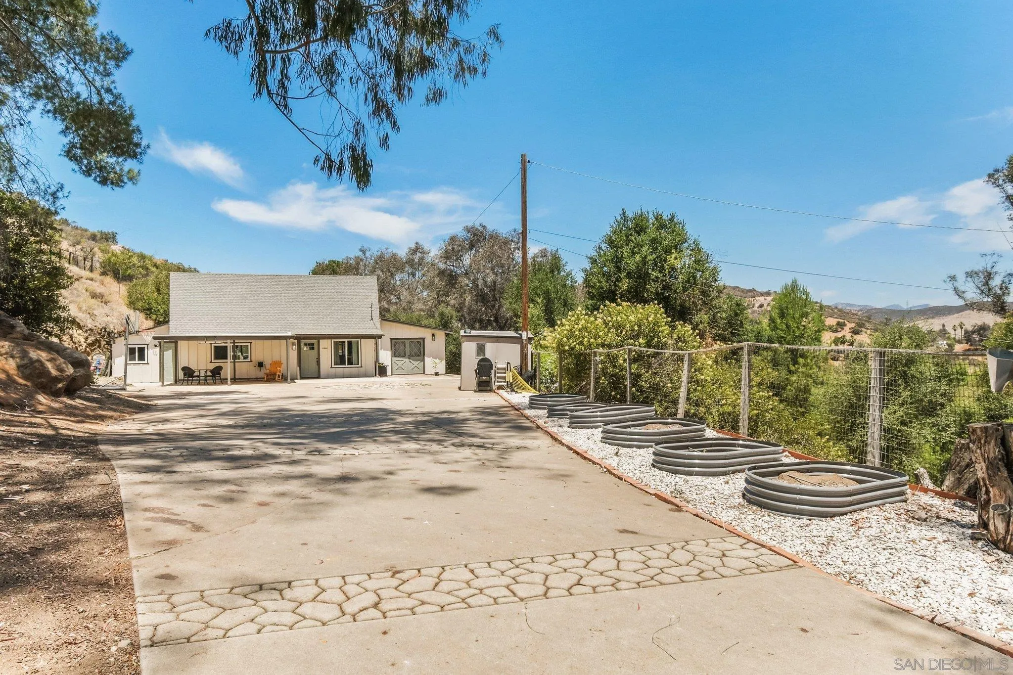 https://cdn.realtyfeed.com/cdn/127/260014147/80d25964ddf017055530169ed1992db4.webp