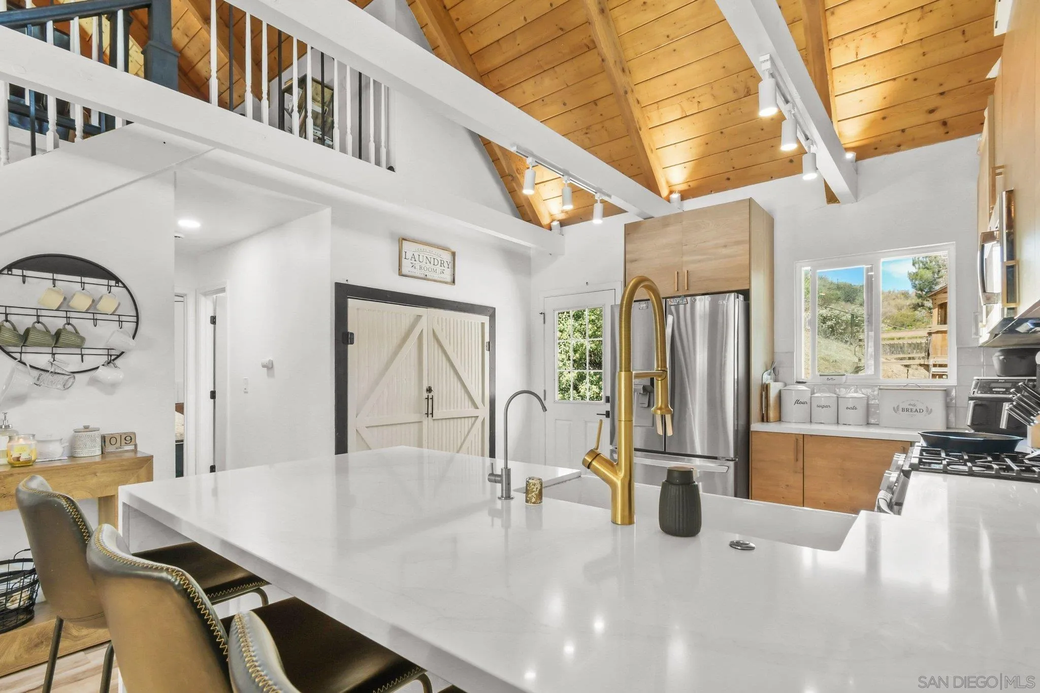 https://cdn.realtyfeed.com/cdn/127/260014147/94f8d2506d61316d92ece2e277bf14d6.webp