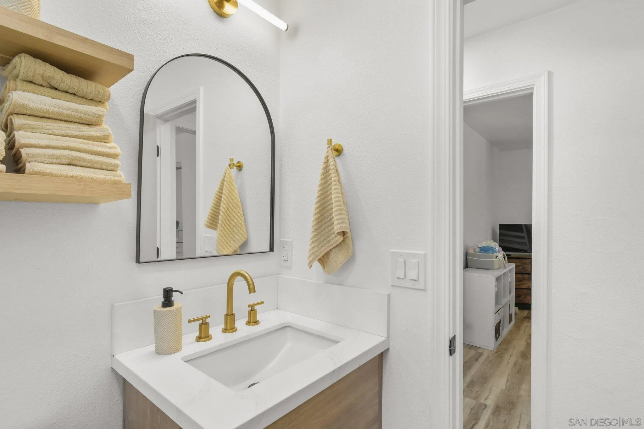 https://cdn.realtyfeed.com/cdn/127/260014147/afb5f9cbbbbb6148c565e5b2488f055f.webp