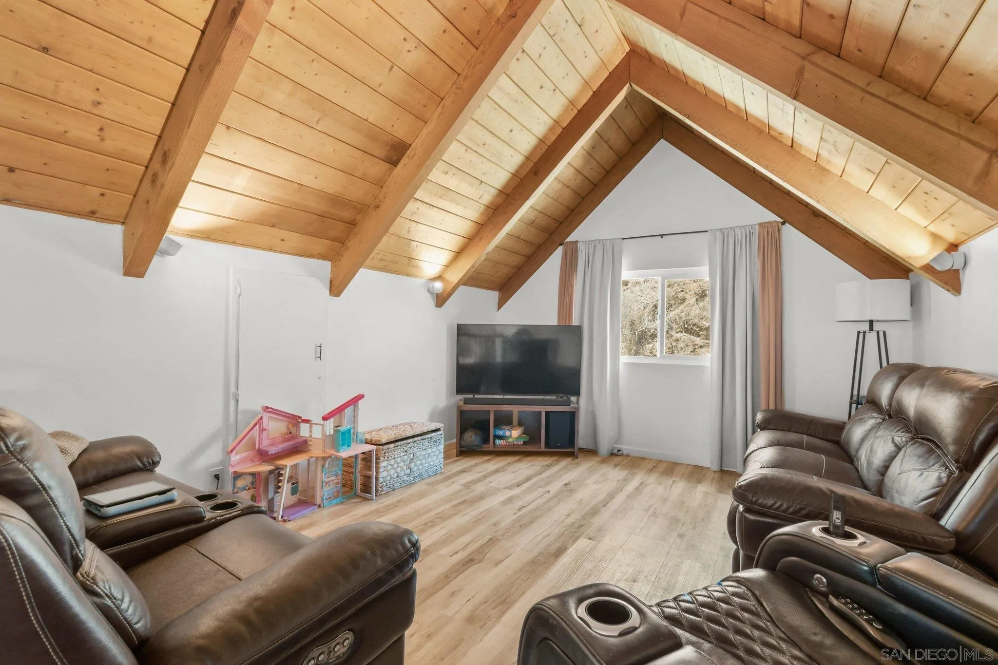 https://cdn.realtyfeed.com/cdn/127/260014147/caabf6352ac5b1480fd4284facf31bda.webp