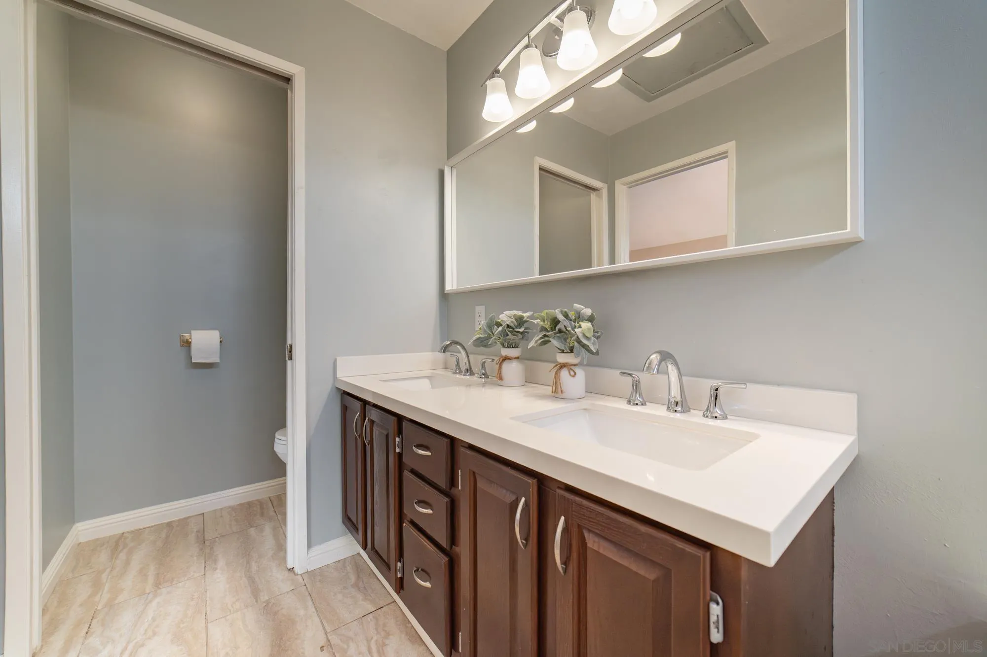 https://cdn.realtyfeed.com/cdn/127/260014148/4d4a23788d6966337f6233c7e5cbd638.webp