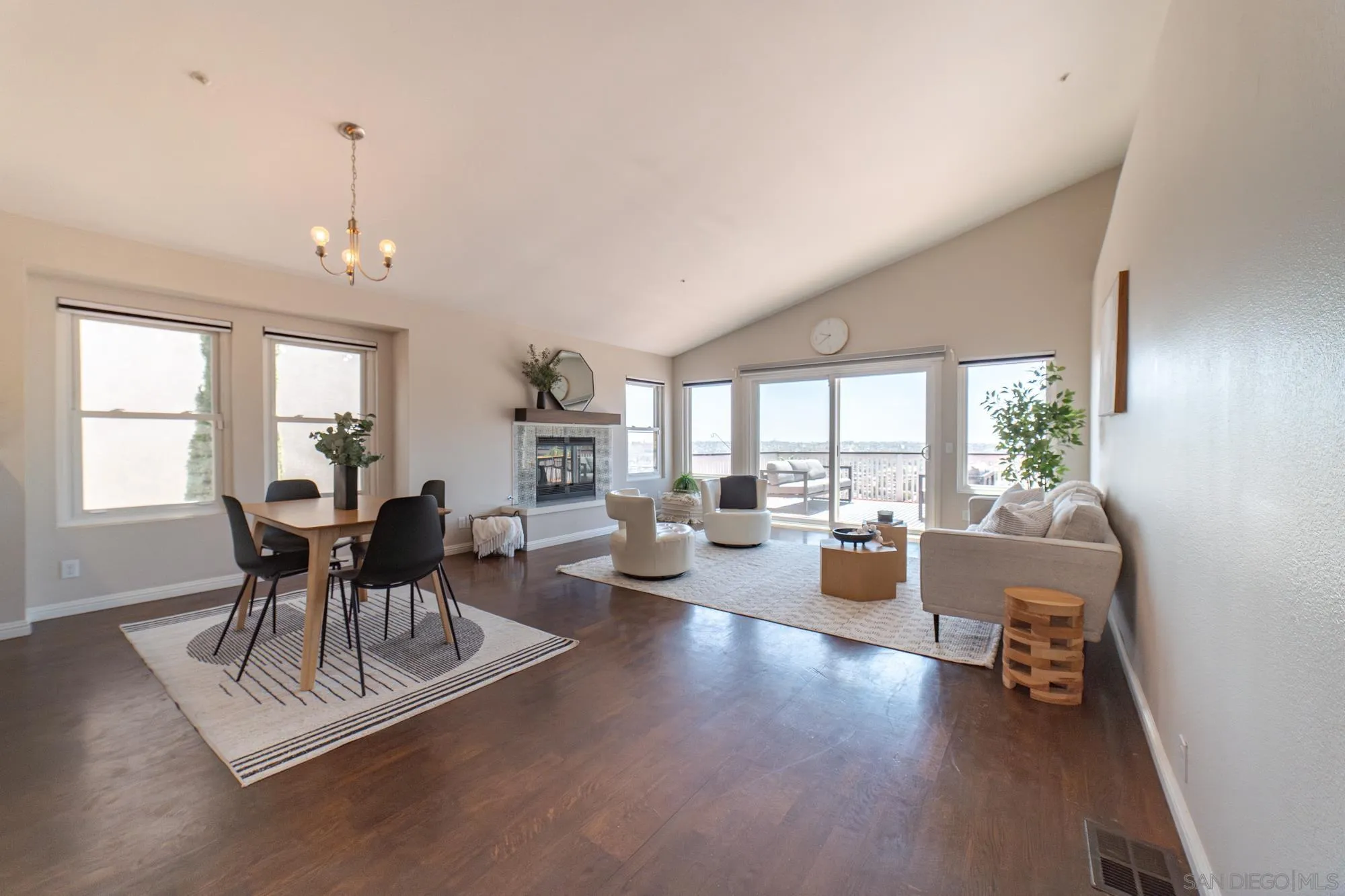 https://cdn.realtyfeed.com/cdn/127/260014148/6f1b6f84e41a4f24ae7e5af164796d3d.webp