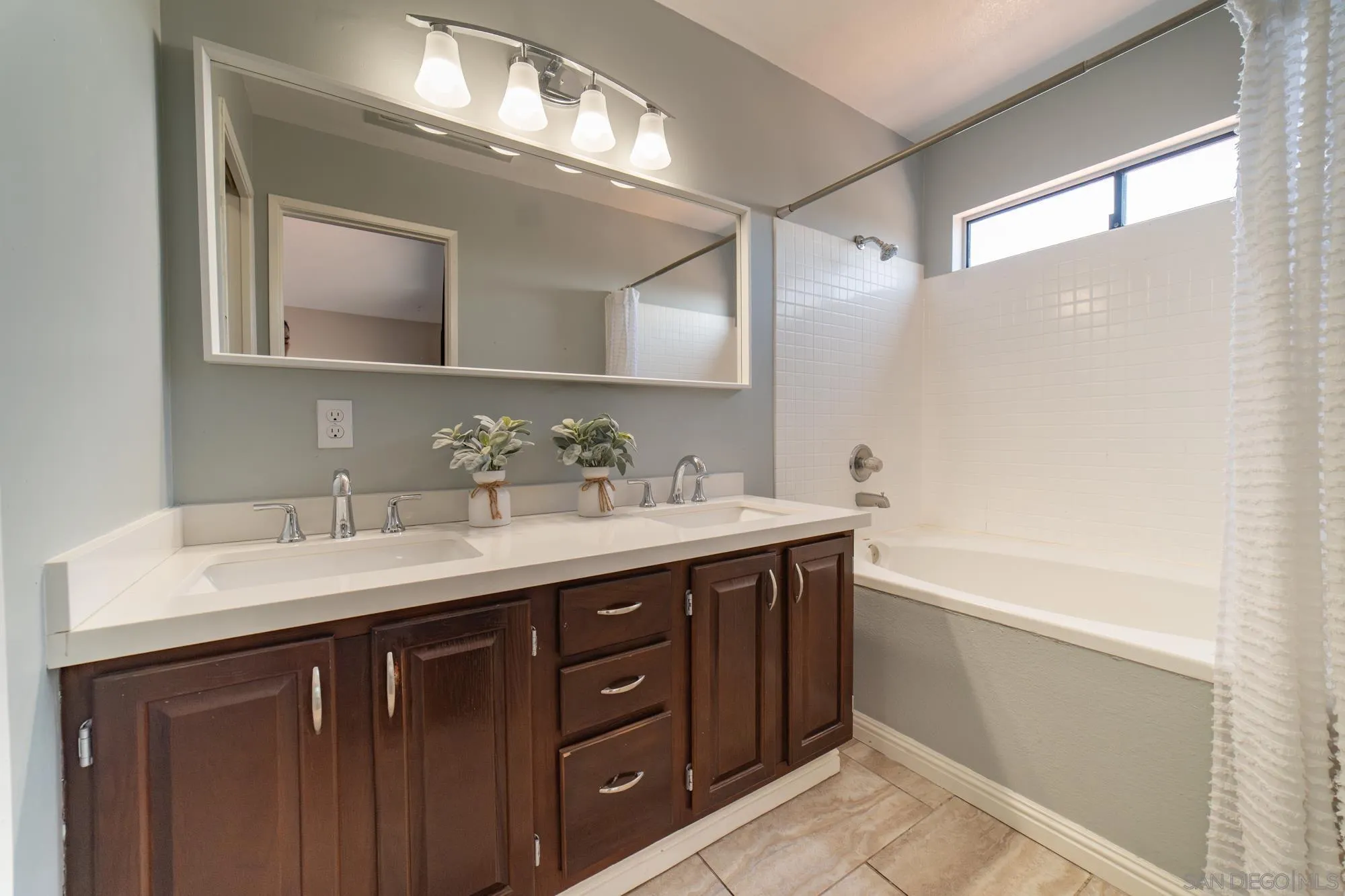 https://cdn.realtyfeed.com/cdn/127/260014148/8ca9239e26d81d4cadd6d7fc306a6939.webp