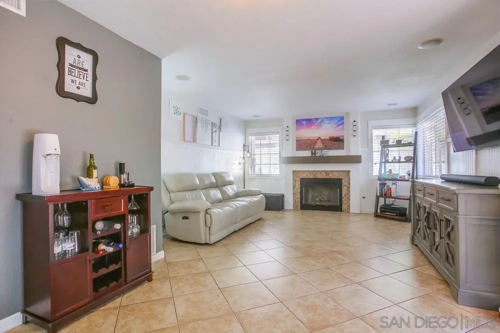 https://cdn.realtyfeed.com/cdn/127/260014151/e2dd62fc9086ec823989e6aa0fe85034.webp