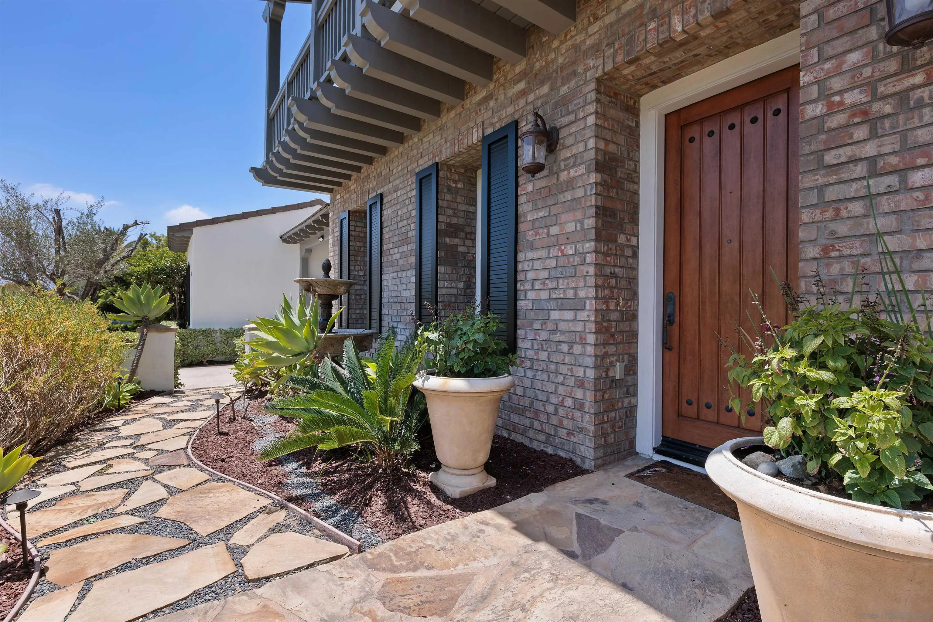 https://cdn.realtyfeed.com/cdn/127/260014152/0a17560ed5feb27e9a46a96b2876cb2e.webp