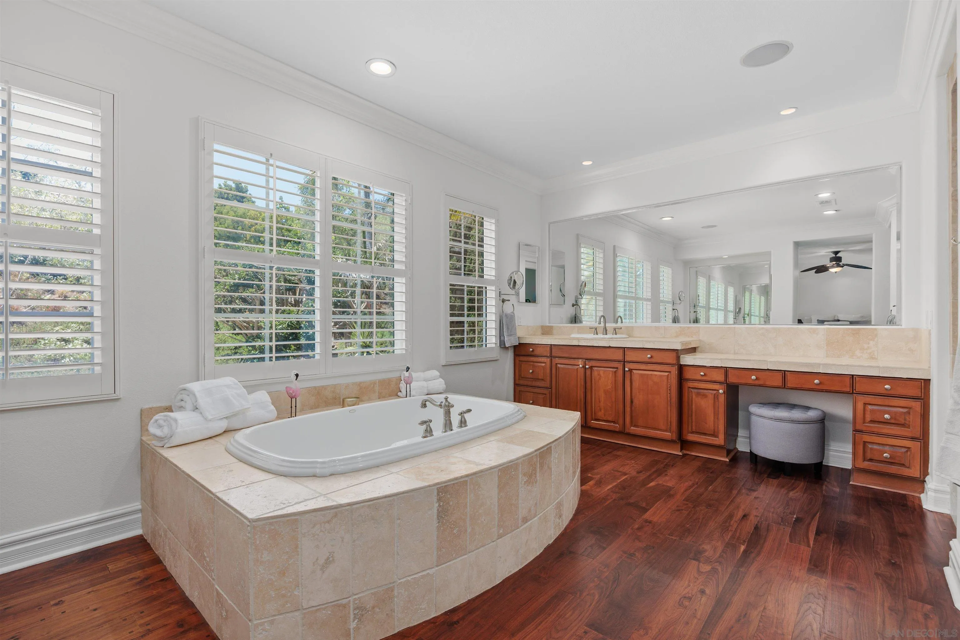 https://cdn.realtyfeed.com/cdn/127/260014152/1788f8f41b8cd1fff0a3046f2e569f63.webp