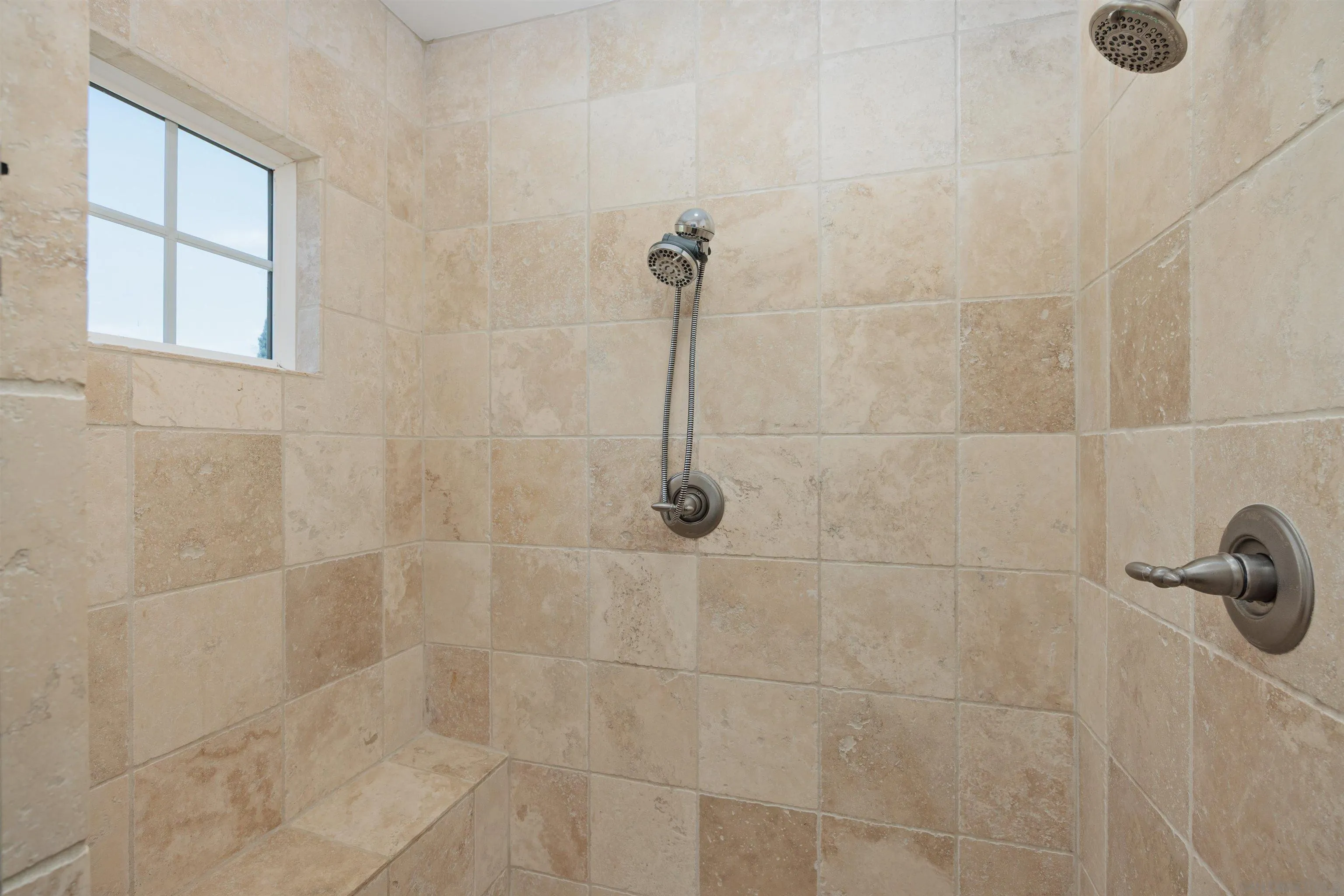 https://cdn.realtyfeed.com/cdn/127/260014152/38dcaaa0afb5fd9bcd93921c16d51211.webp