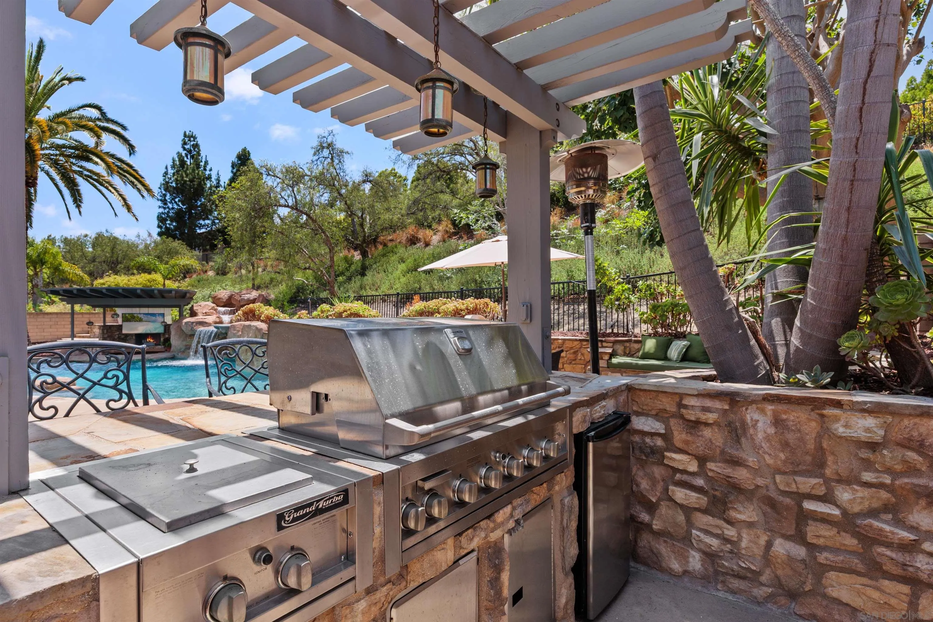 https://cdn.realtyfeed.com/cdn/127/260014152/bea79688e039810e91408c4ba63435cb.webp