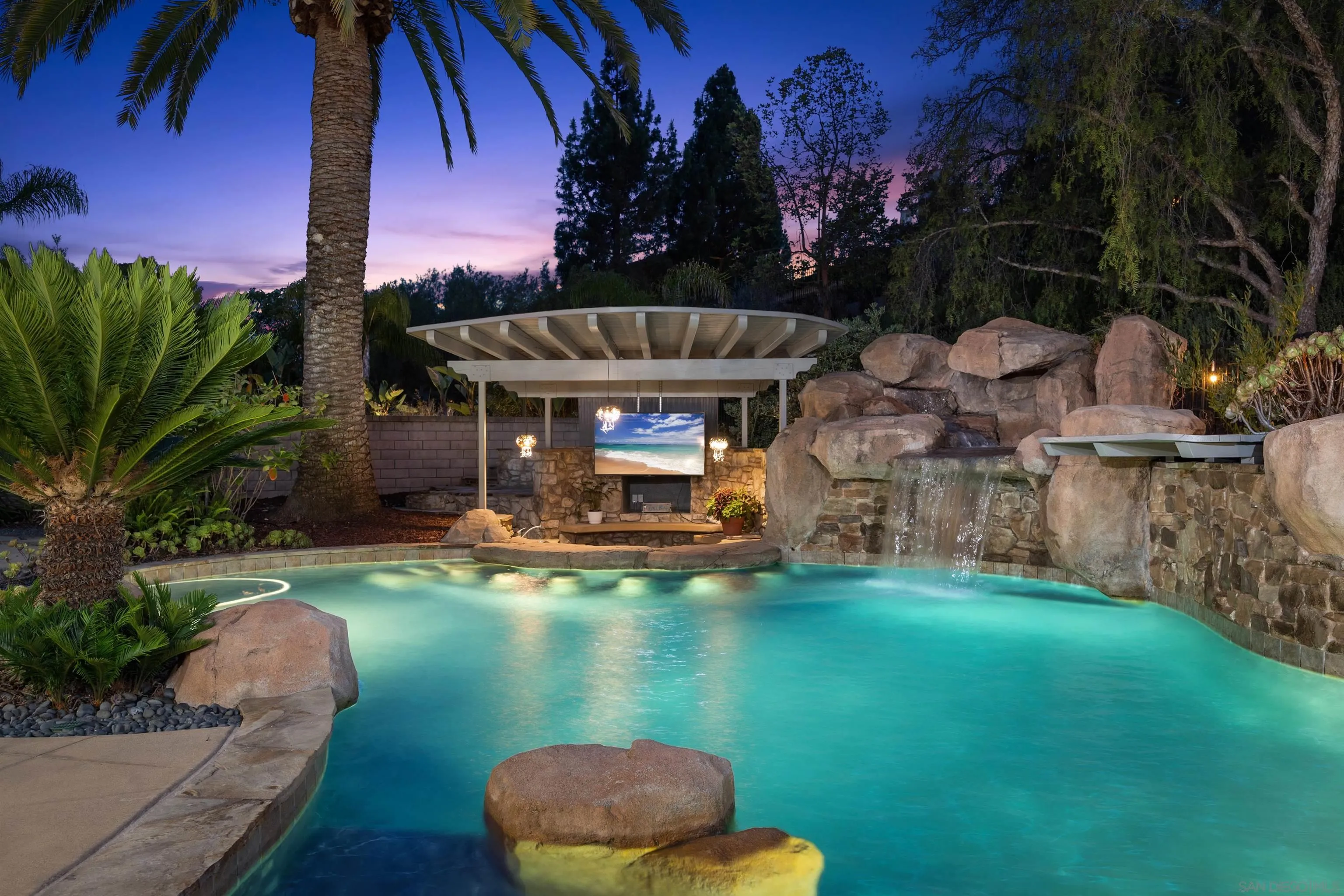 https://cdn.realtyfeed.com/cdn/127/260014152/f18f9b03cd8f0548bff48995f021dbe5.webp