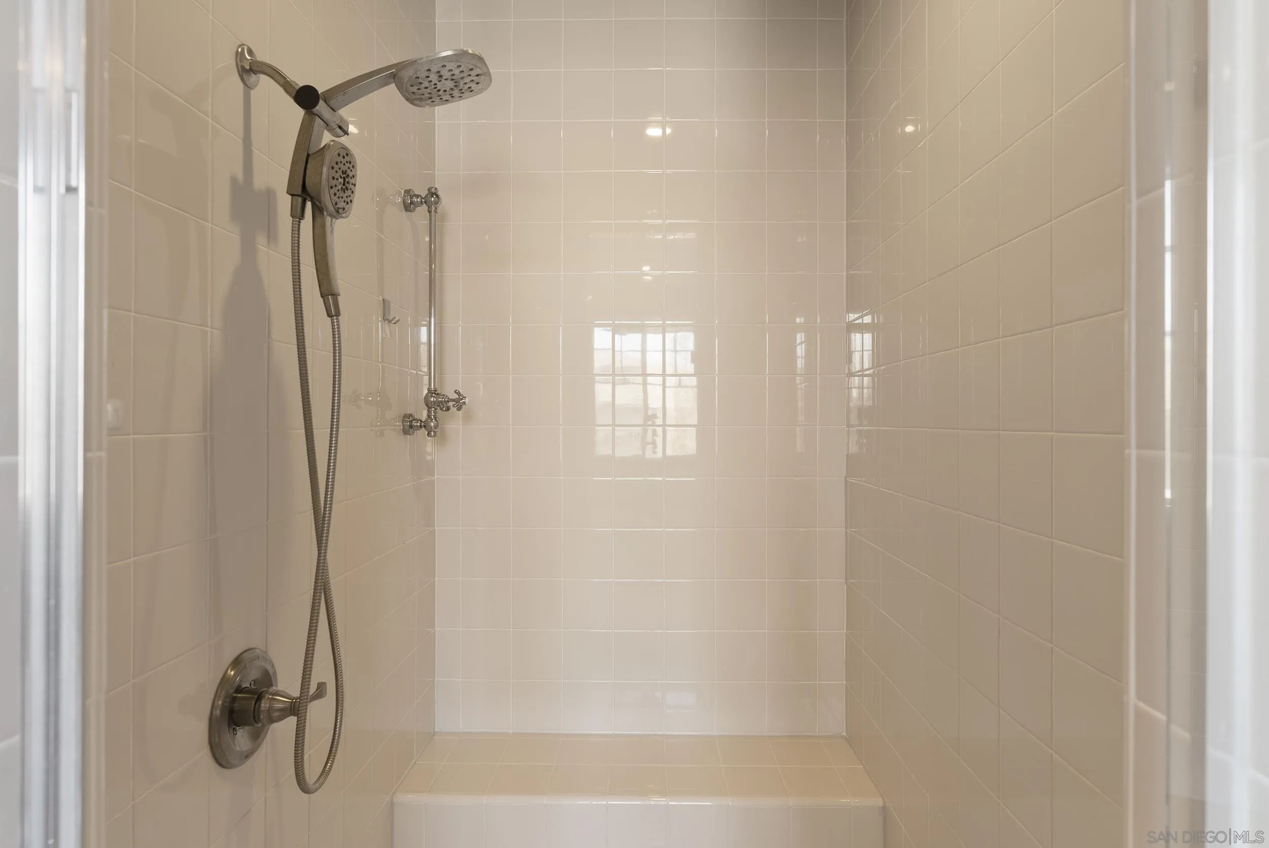 https://cdn.realtyfeed.com/cdn/127/260014153/37517dea530fd2ce5987abb59b2aeaa0.webp