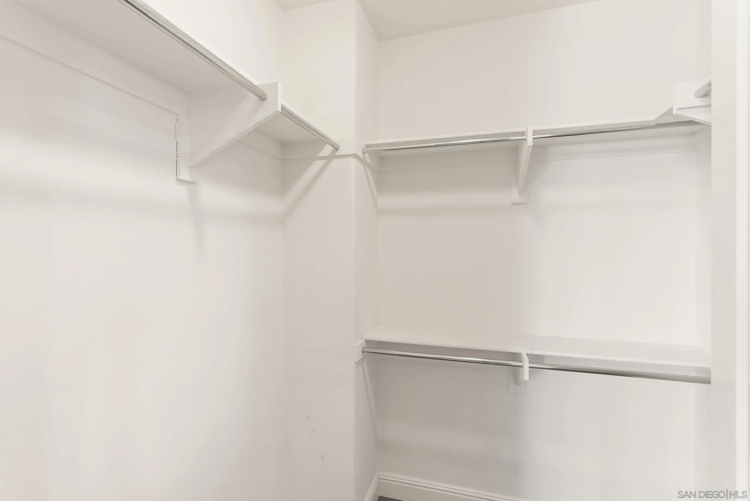 https://cdn.realtyfeed.com/cdn/127/260014153/9771839d5cb355f2d1dfa2da43bfdb66.webp