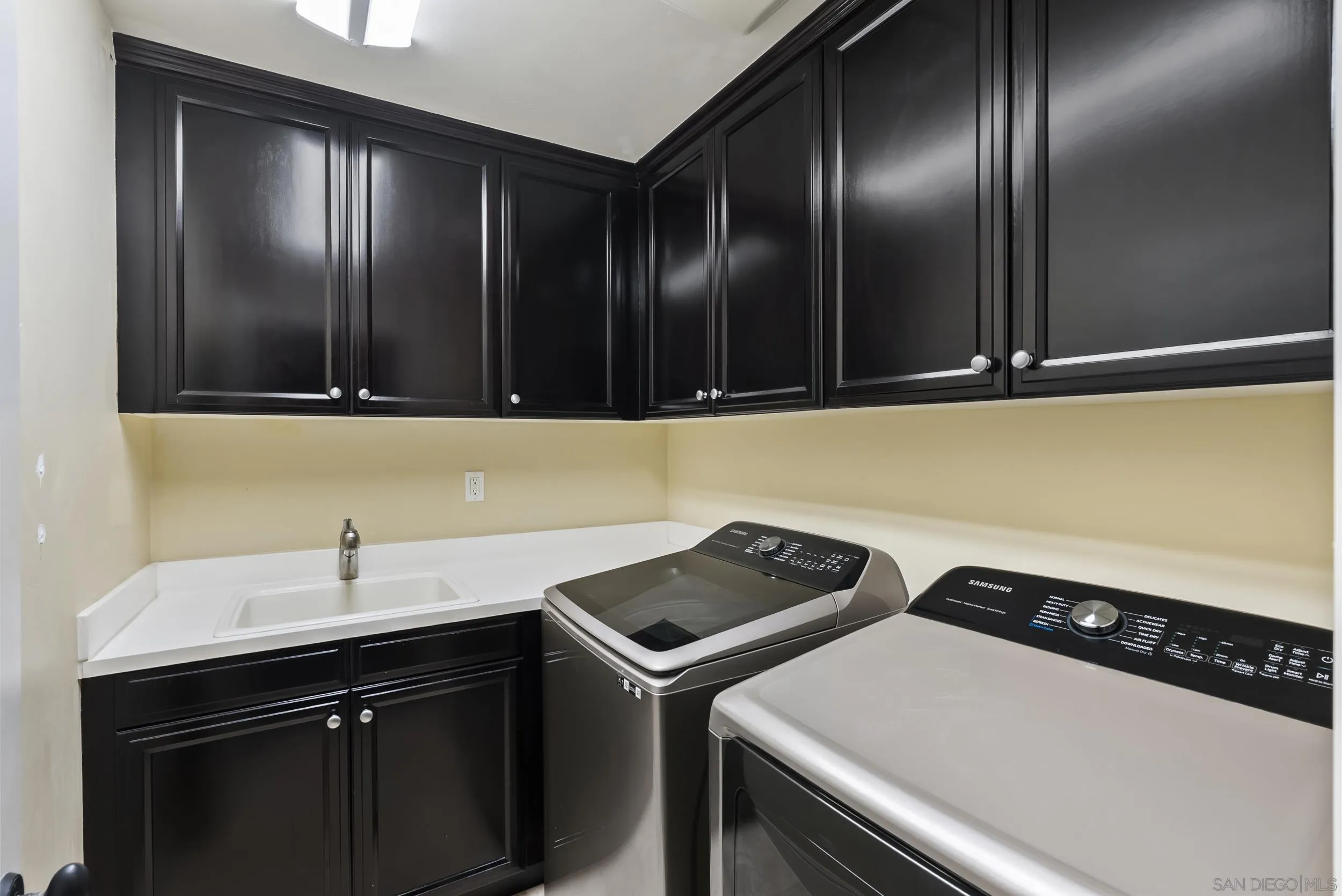 https://cdn.realtyfeed.com/cdn/127/260014153/e4220dab797d2228560b1a336f45f8ab.webp