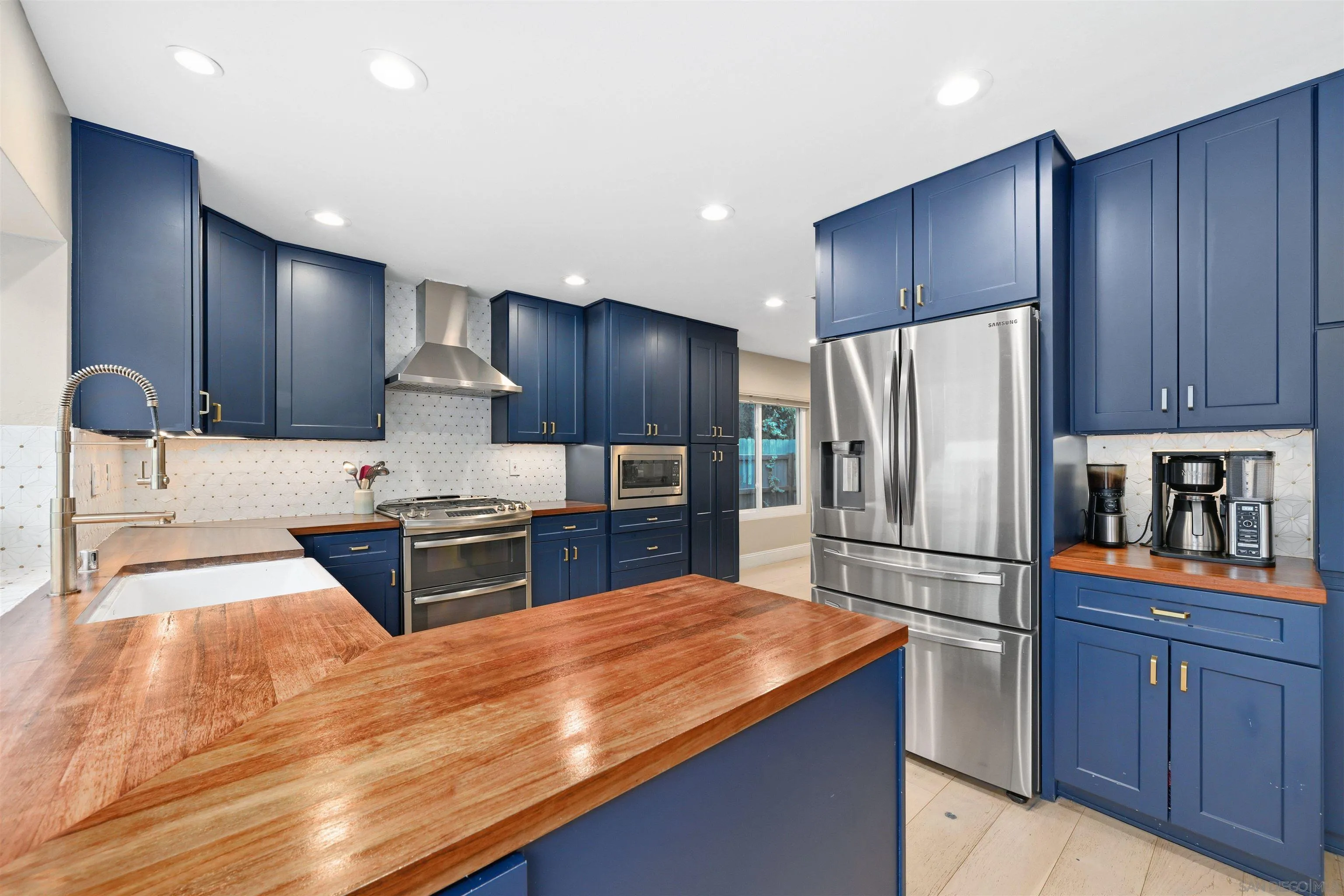 https://cdn.realtyfeed.com/cdn/127/260014154/1c09ef19129be7e3adcdde4a7bd23a8b.webp