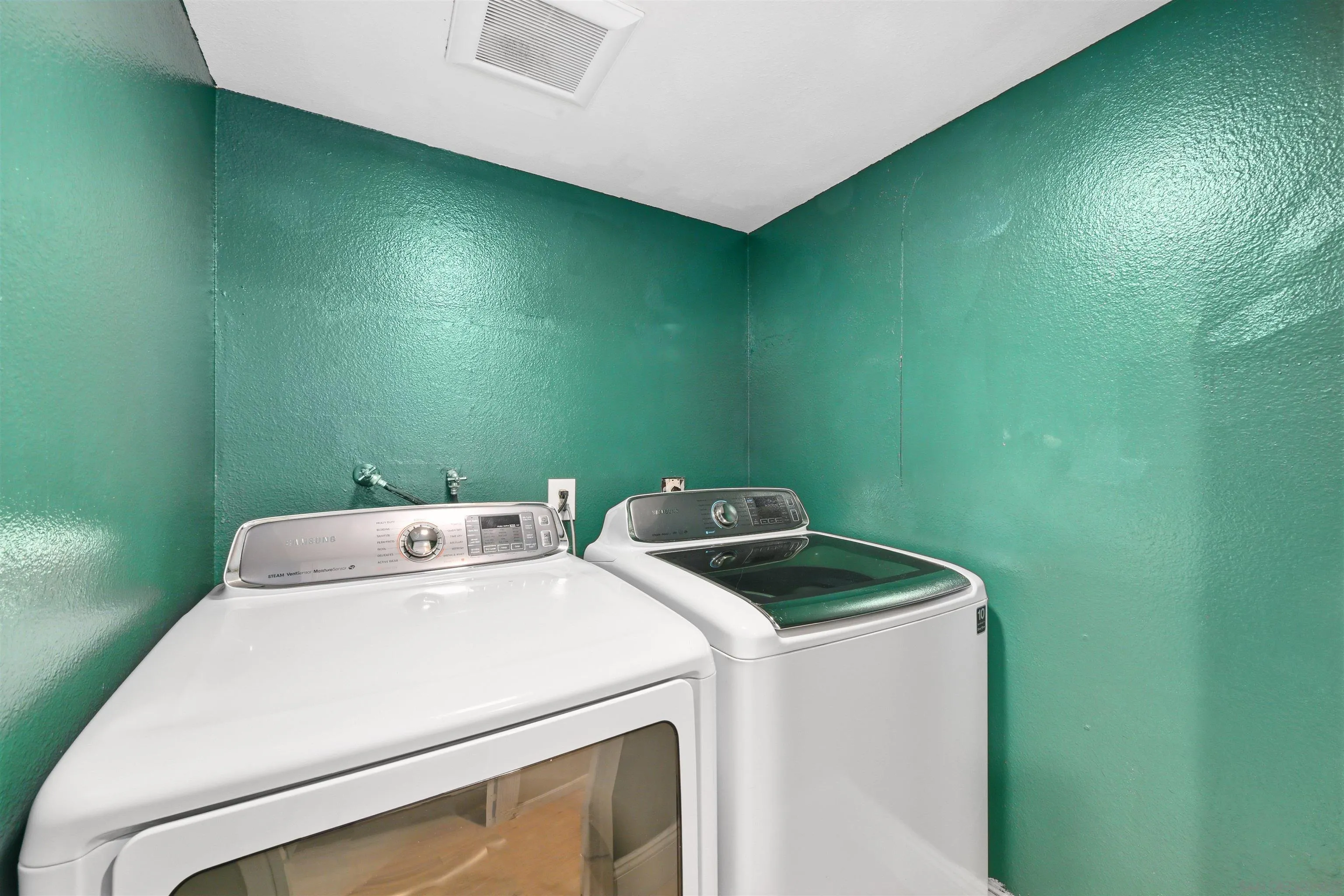 https://cdn.realtyfeed.com/cdn/127/260014154/5a35ef6459207e11ea6b6124d0117873.webp