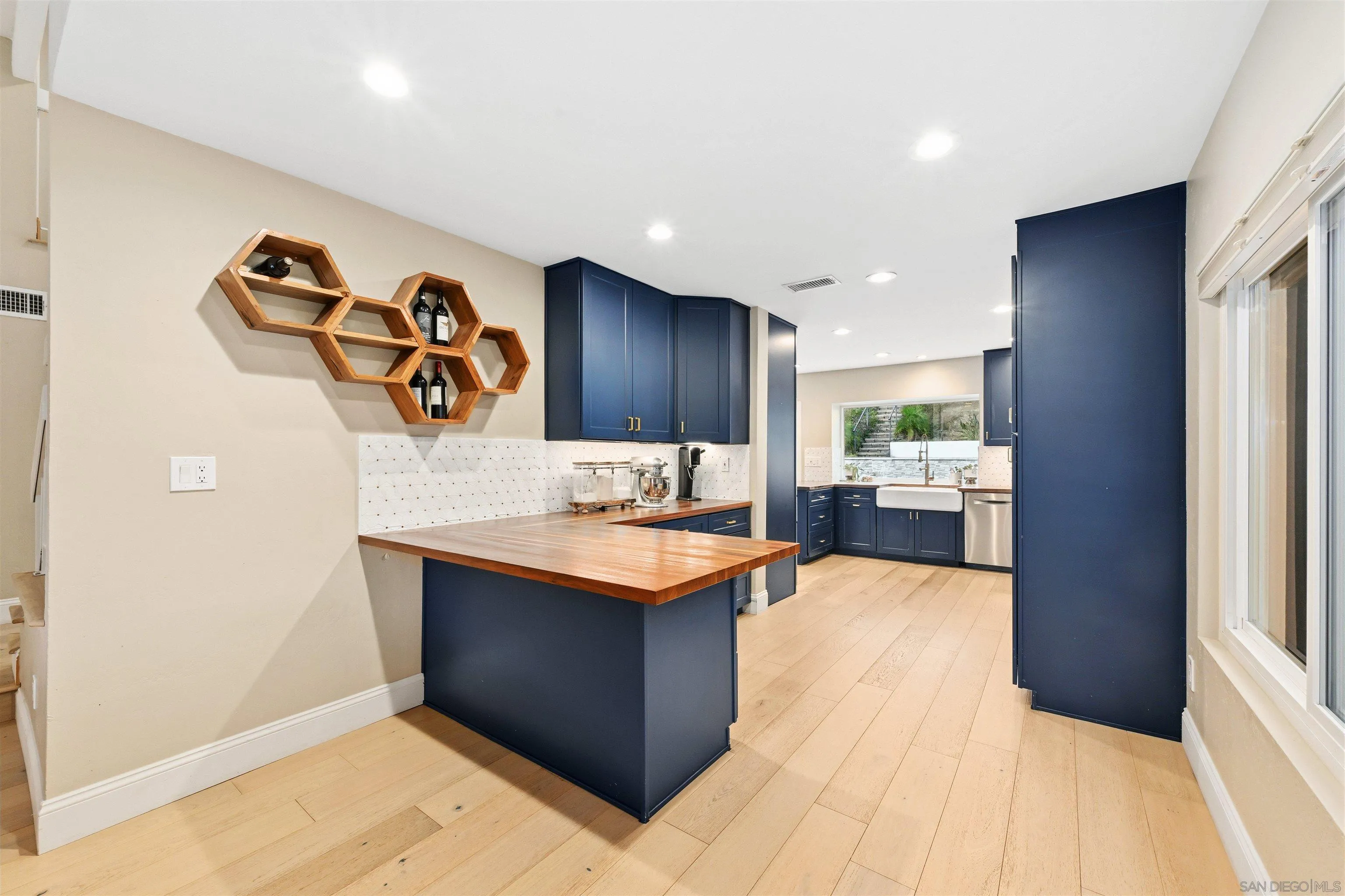 https://cdn.realtyfeed.com/cdn/127/260014154/77e6103db20b1e964ffdcf0709a45c14.webp