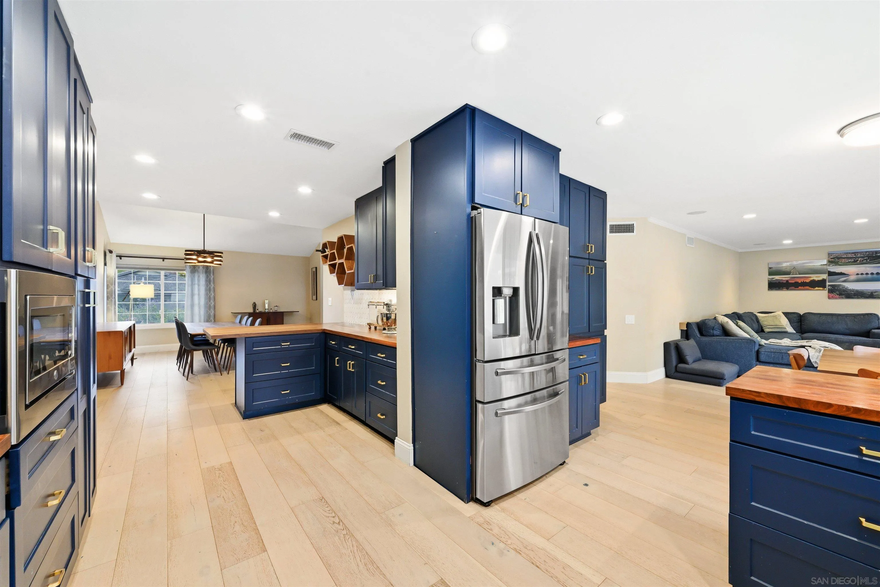 https://cdn.realtyfeed.com/cdn/127/260014154/e5d5b6763b8f1fda8af1974d3596d113.webp